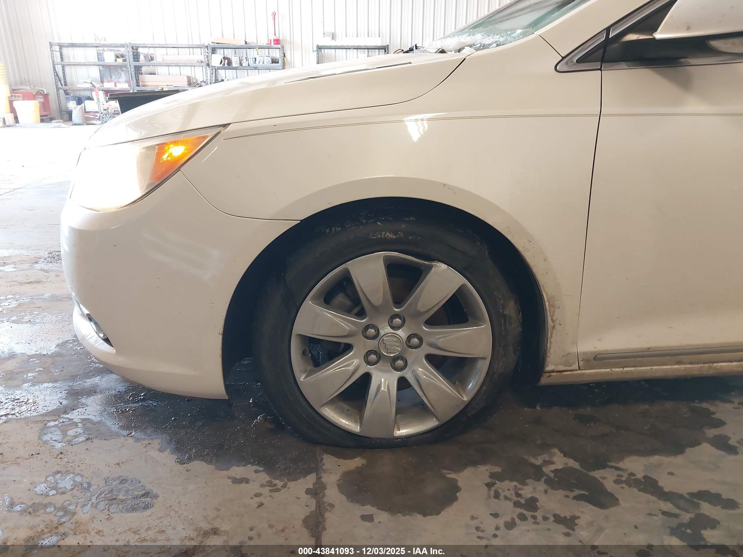 BUICK LACROSSE image 6