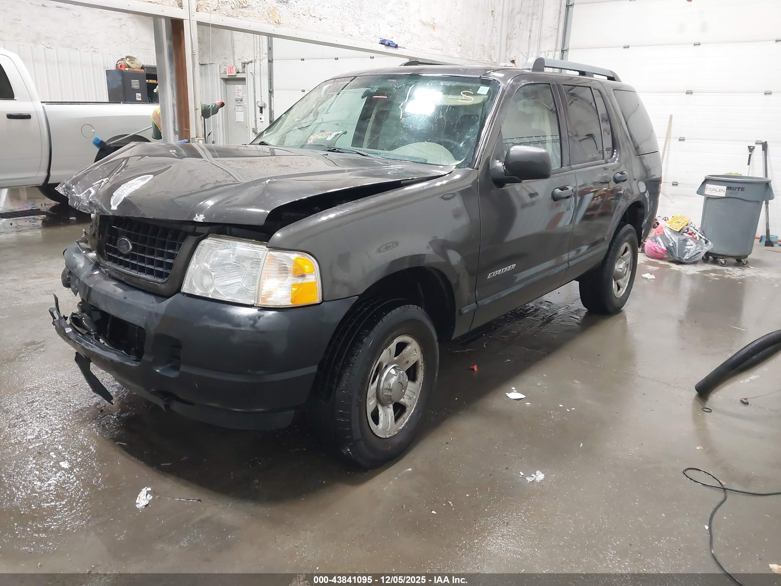FORD EXPLORER image 2