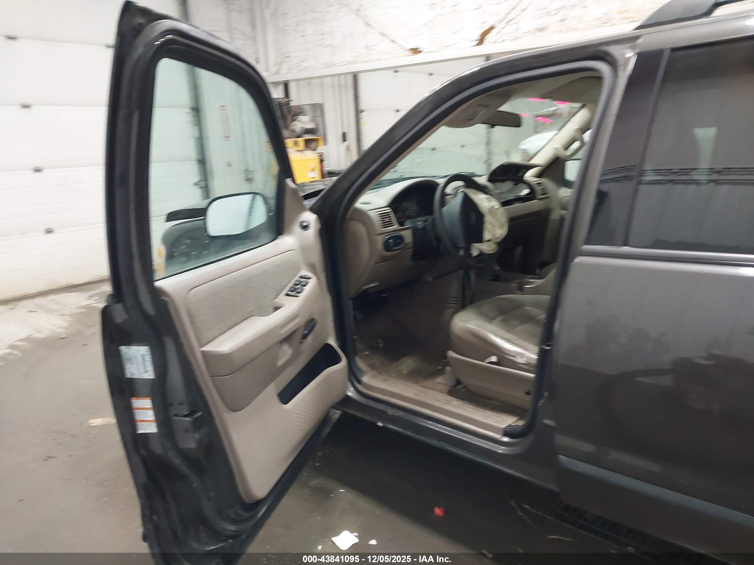 FORD EXPLORER image 5
