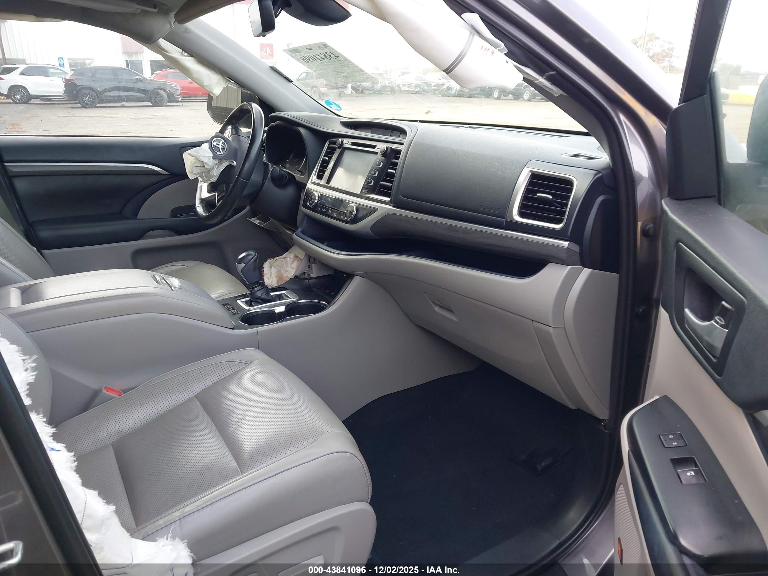 TOYOTA HIGHLANDER image 5