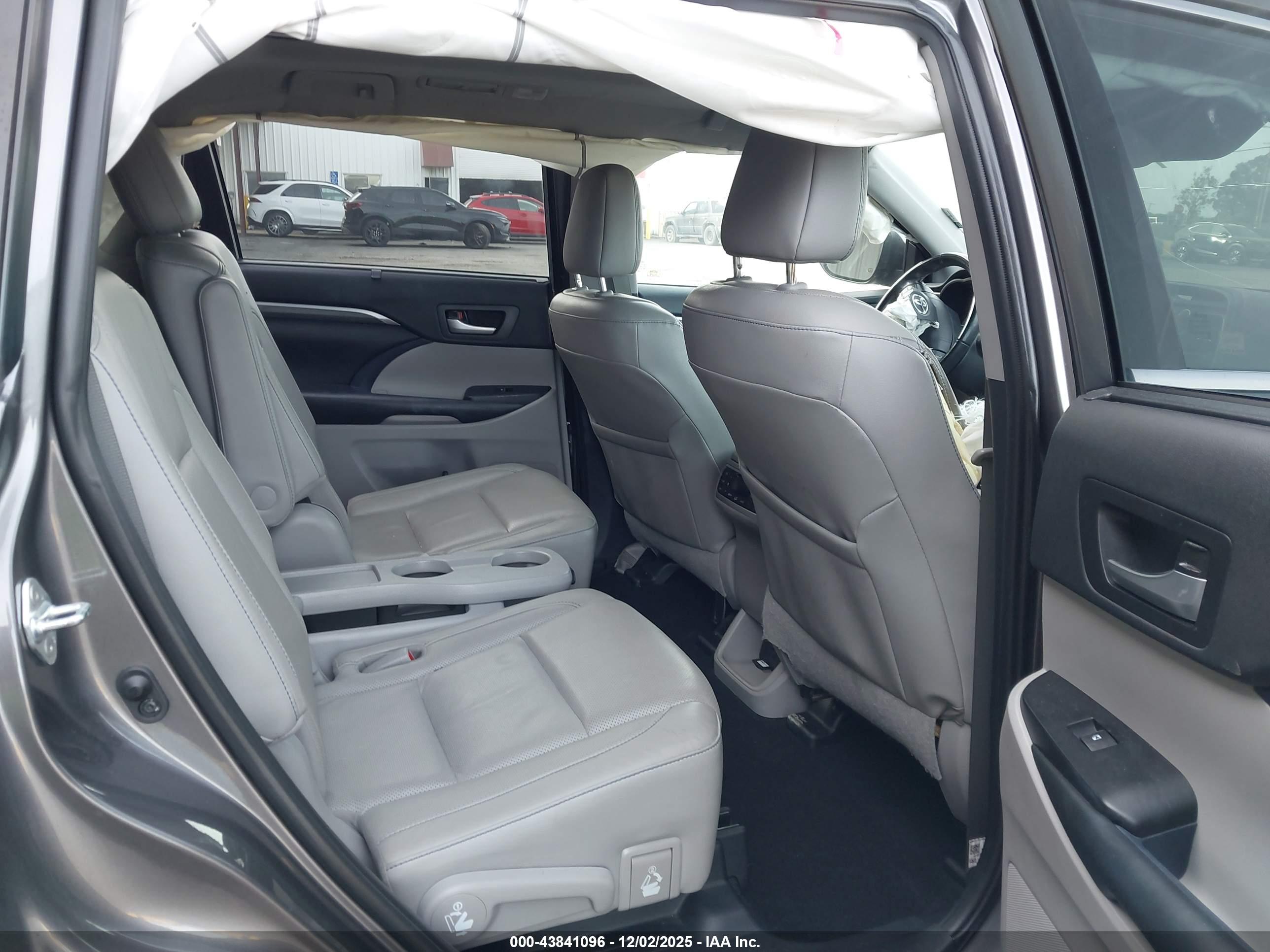 TOYOTA HIGHLANDER image 8