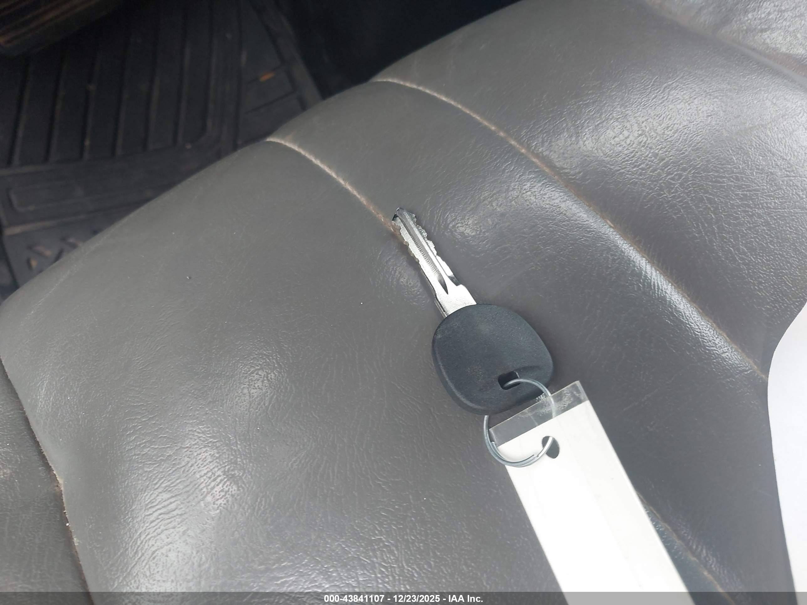 CHEVROLET EXPRESS image 11