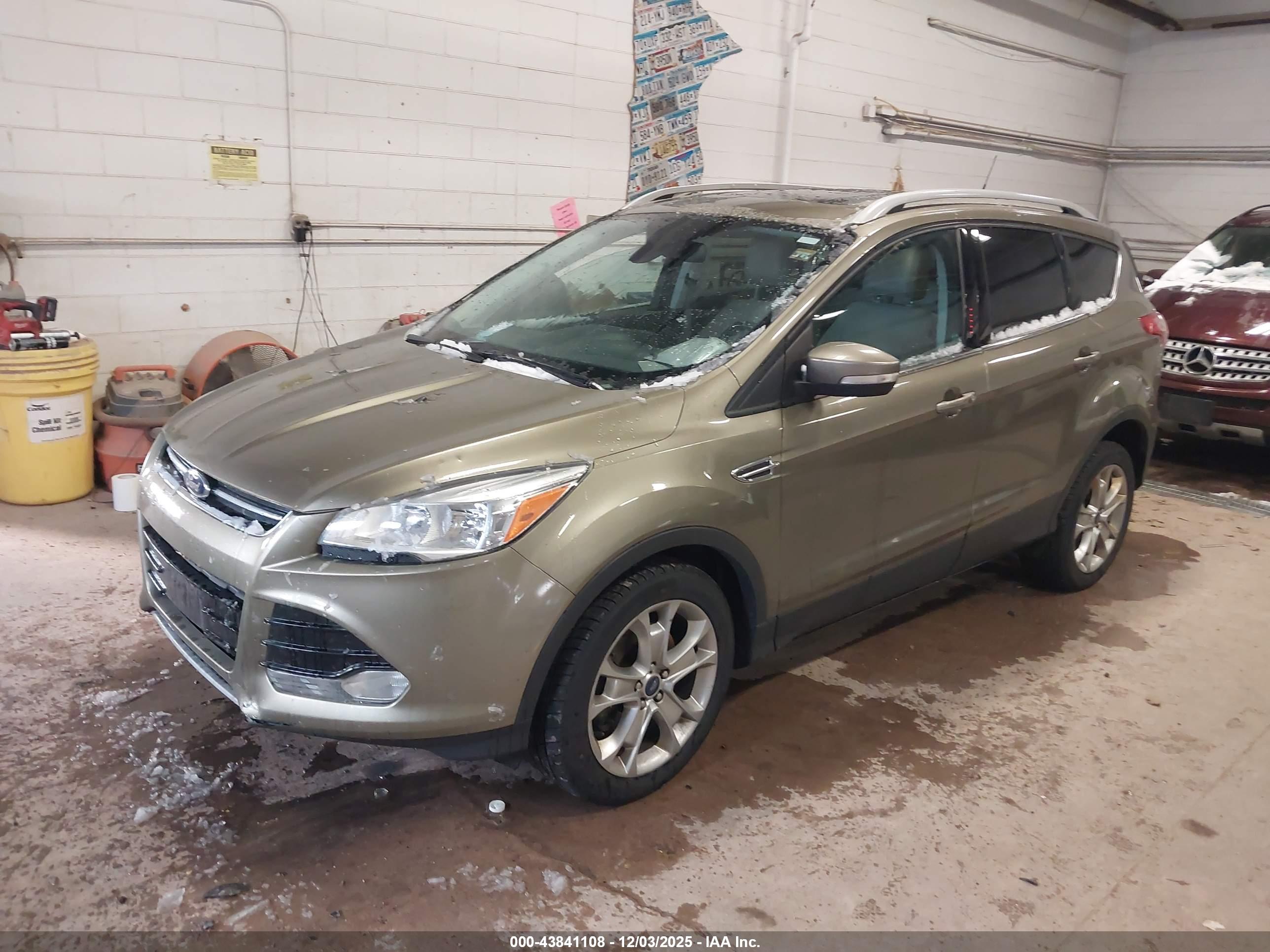 FORD ESCAPE image 2