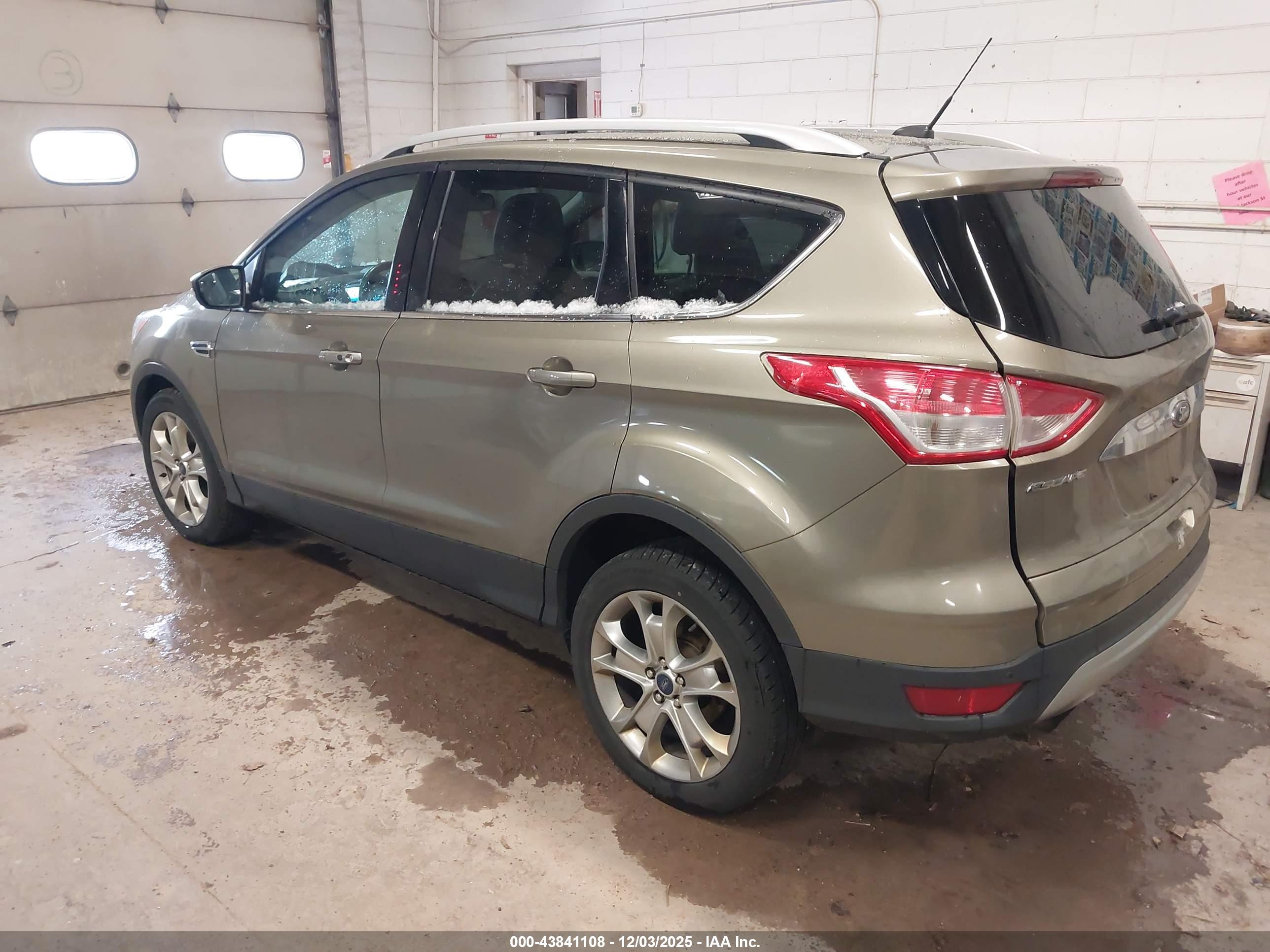 FORD ESCAPE image 3