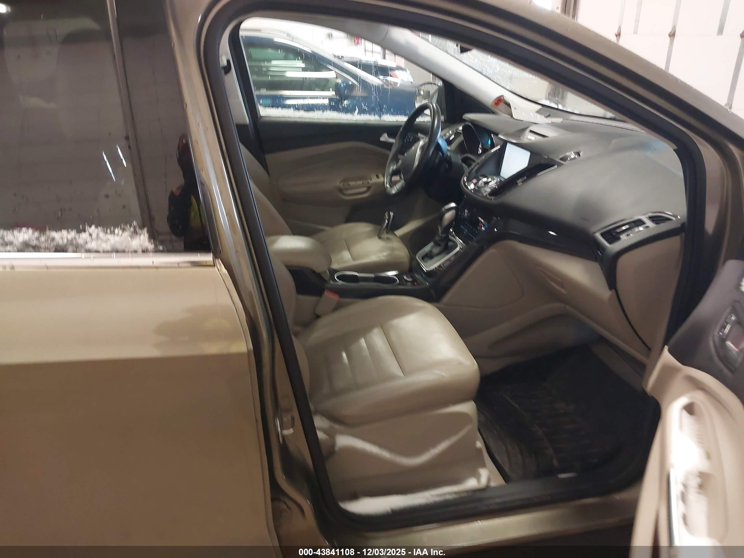 FORD ESCAPE image 5