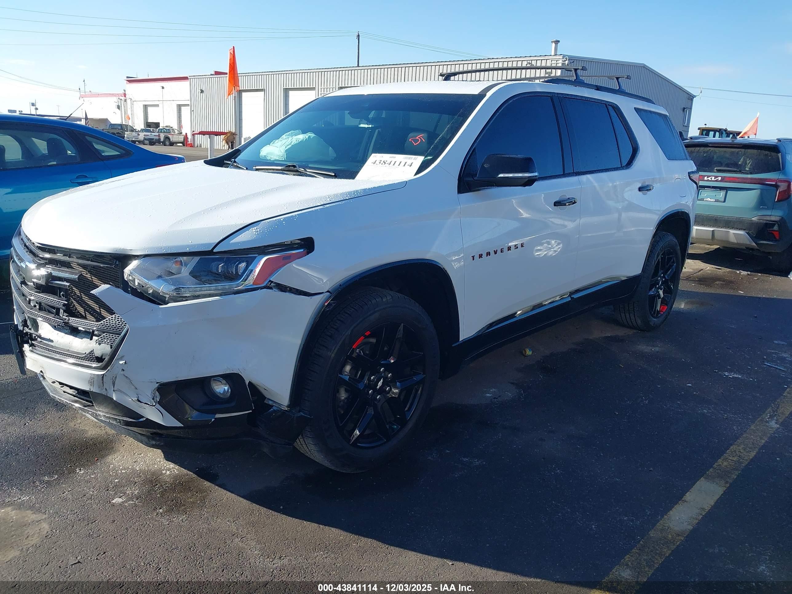 CHEVROLET TRAVERSE image 2