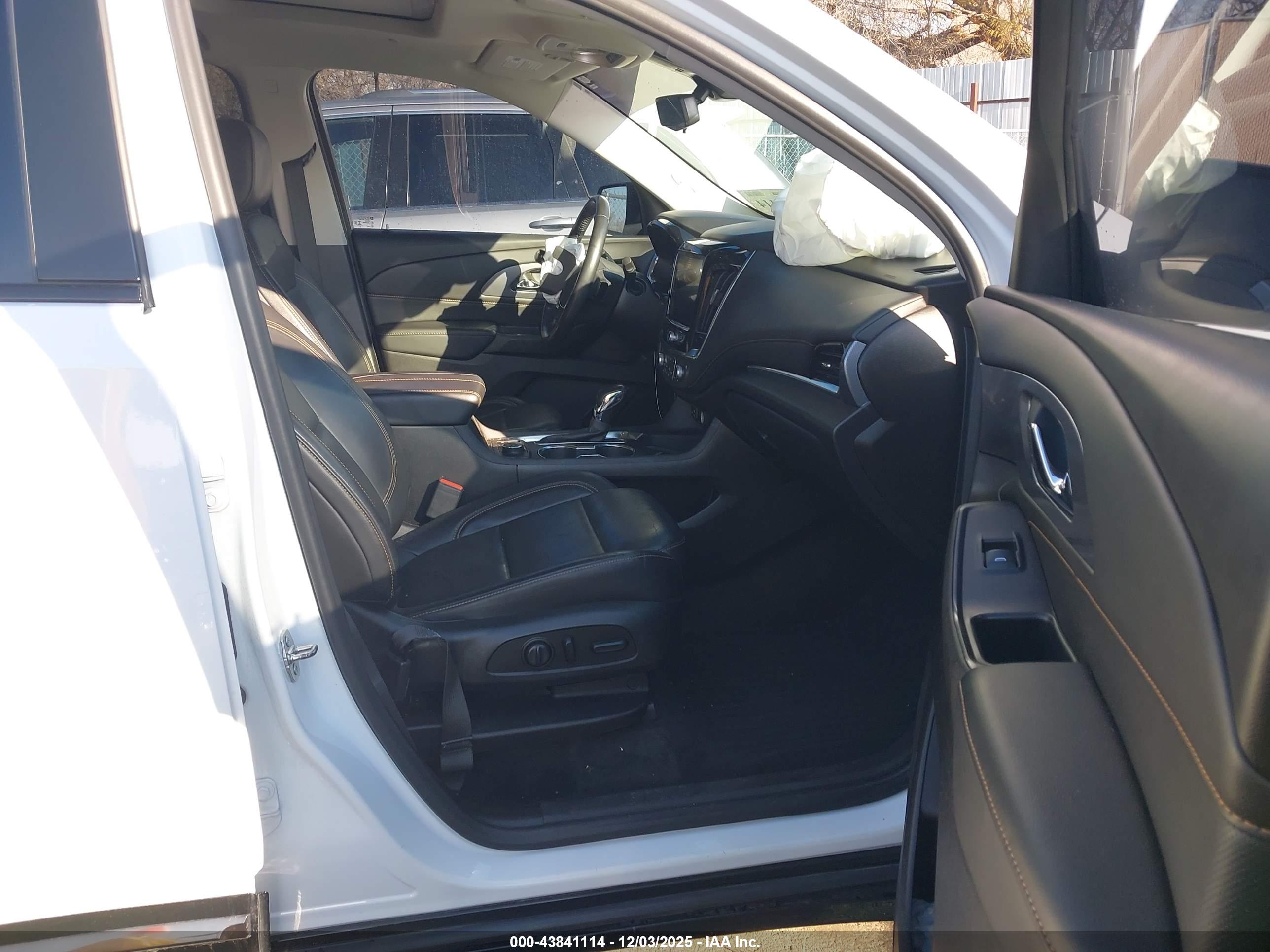 CHEVROLET TRAVERSE image 5