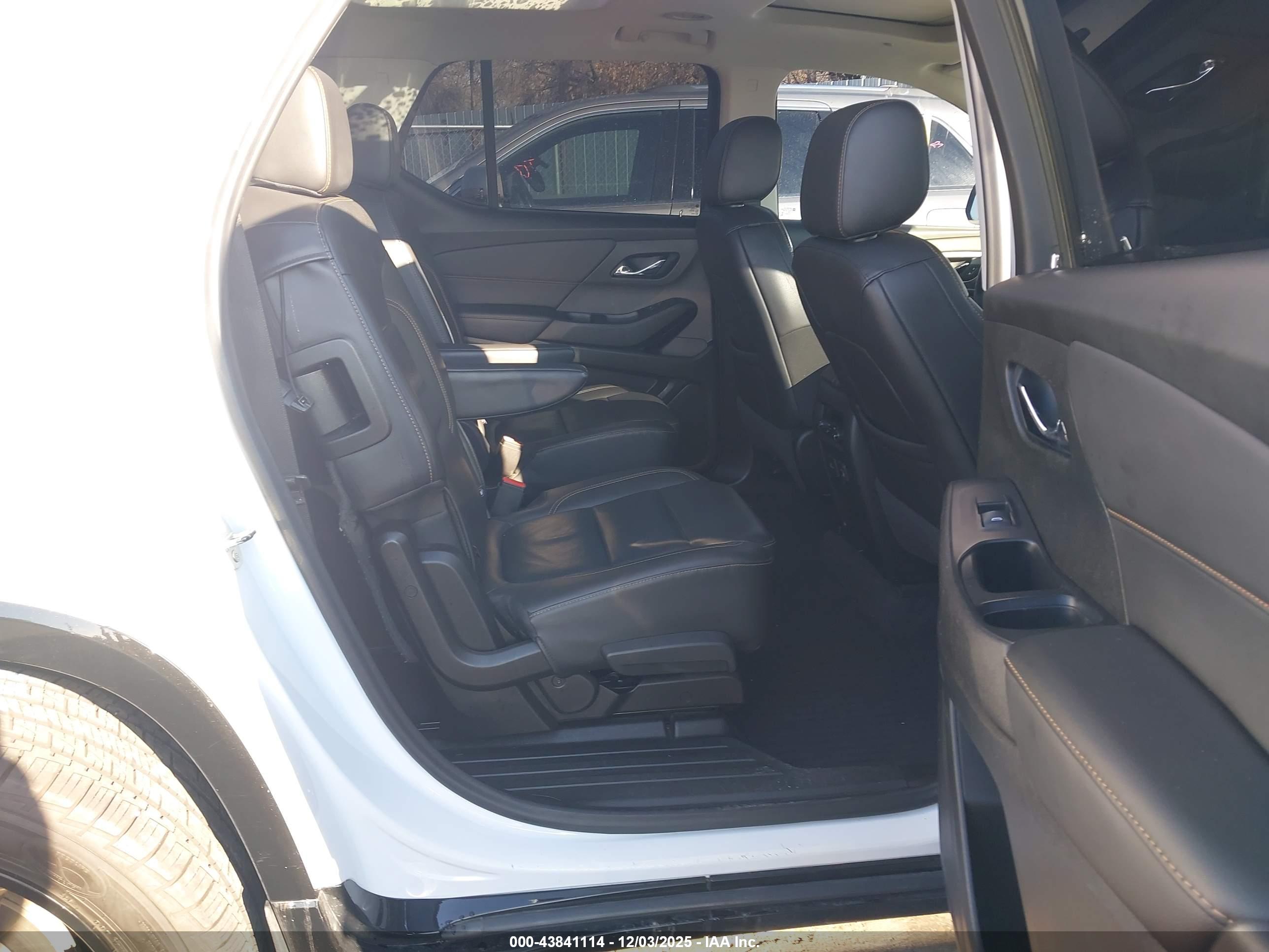 CHEVROLET TRAVERSE image 8