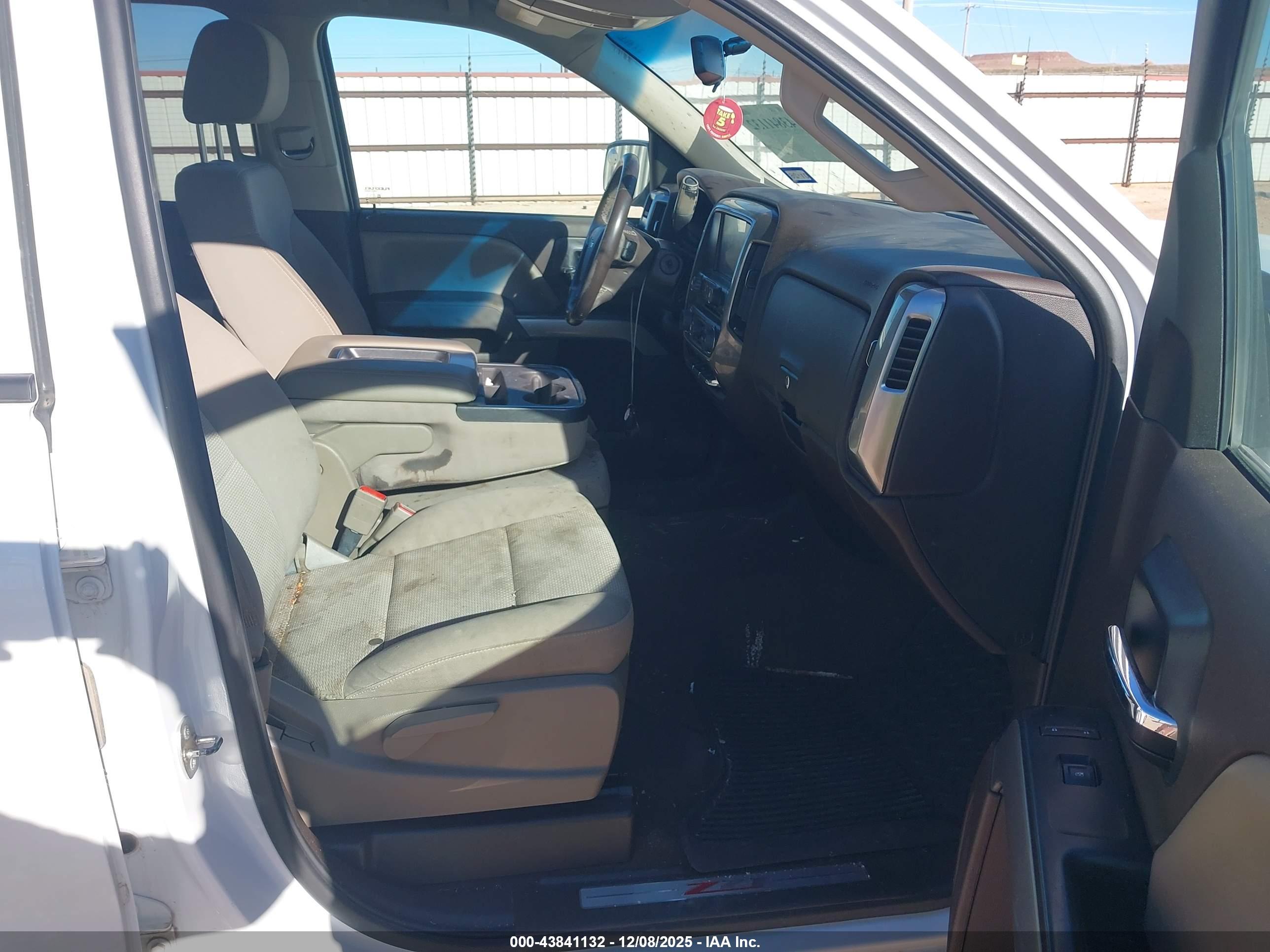 CHEVROLET SILVERADO image 5