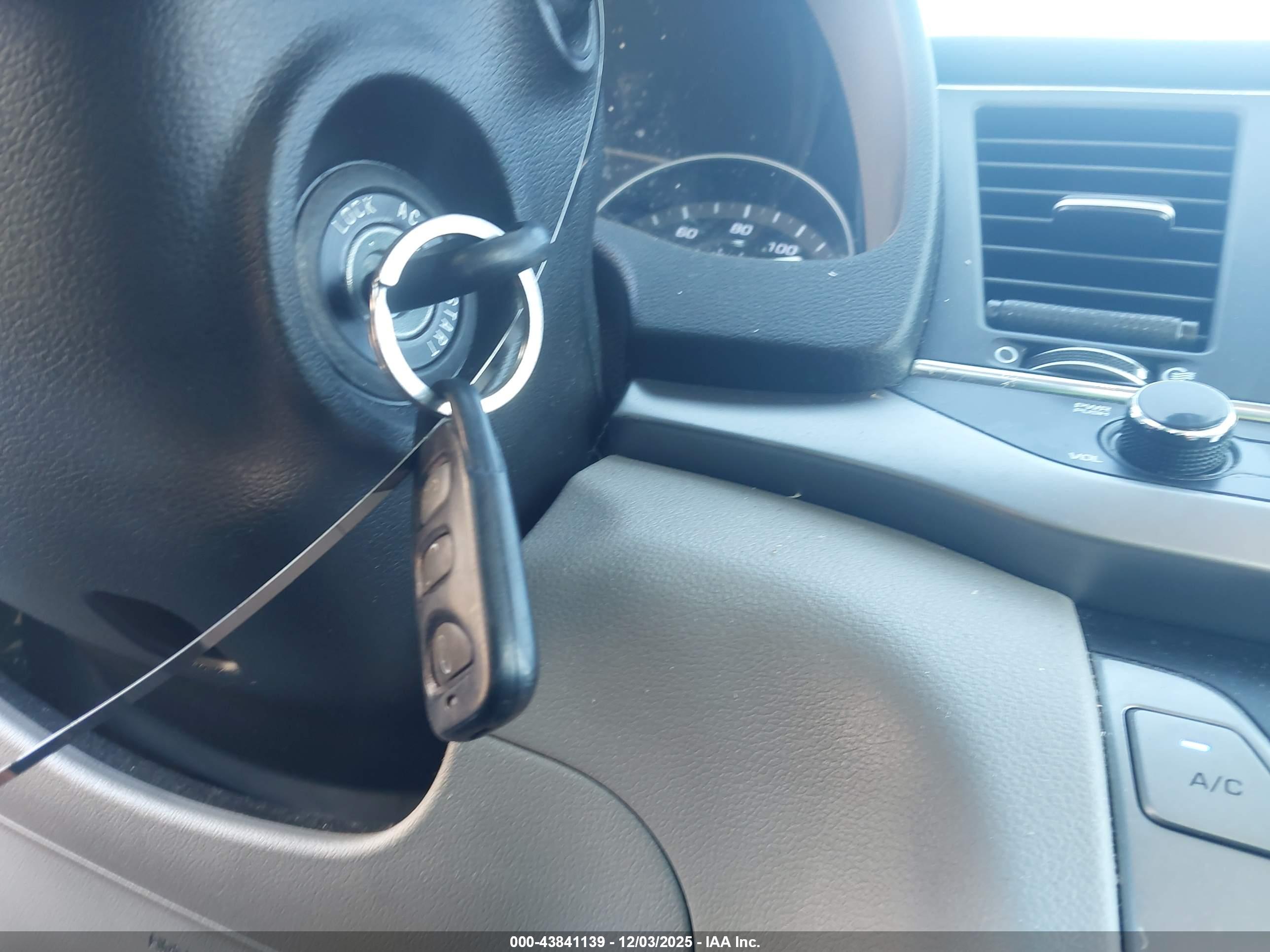 HYUNDAI ELANTRA image 11