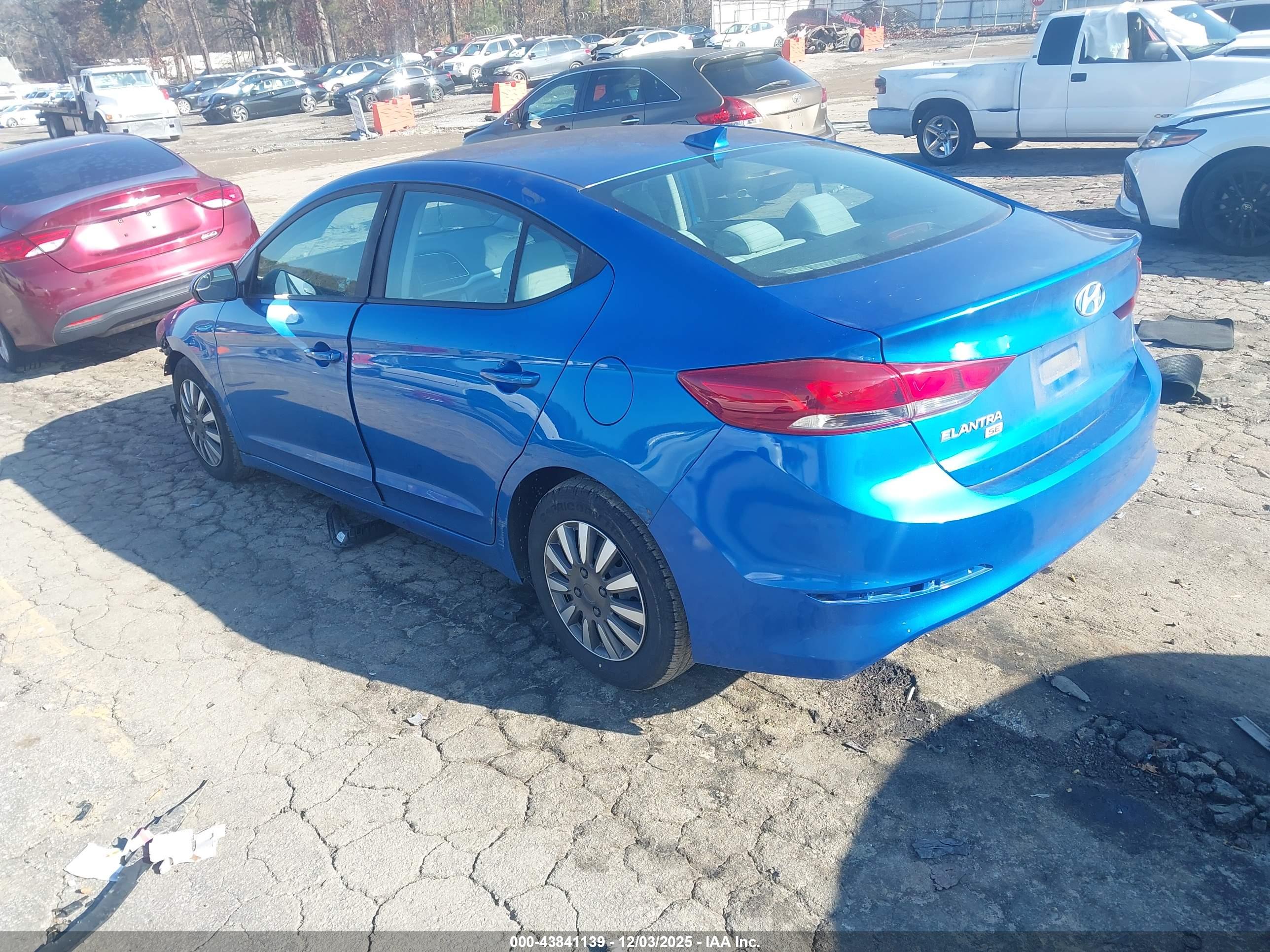 HYUNDAI ELANTRA image 3