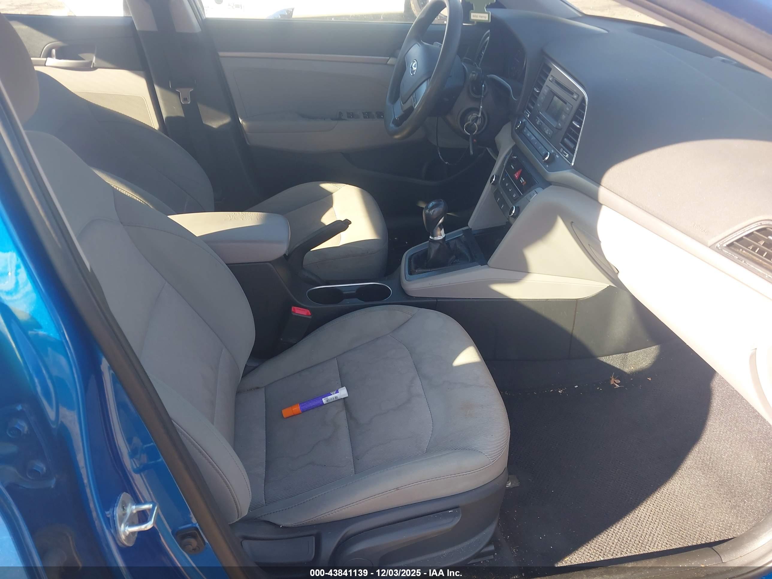 HYUNDAI ELANTRA image 5