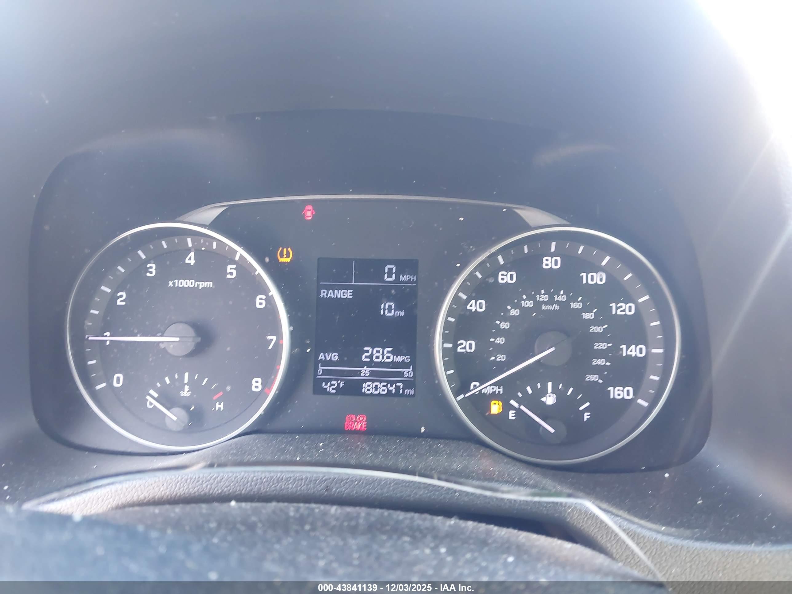 HYUNDAI ELANTRA image 7