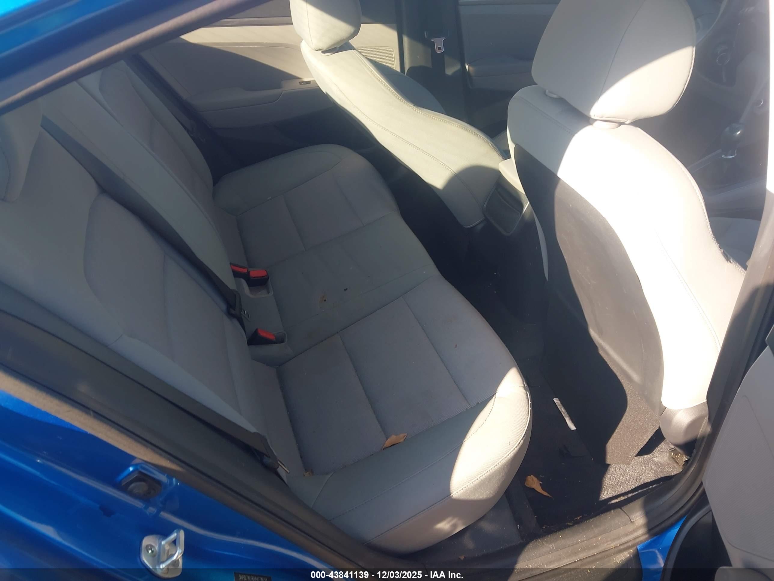 HYUNDAI ELANTRA image 8