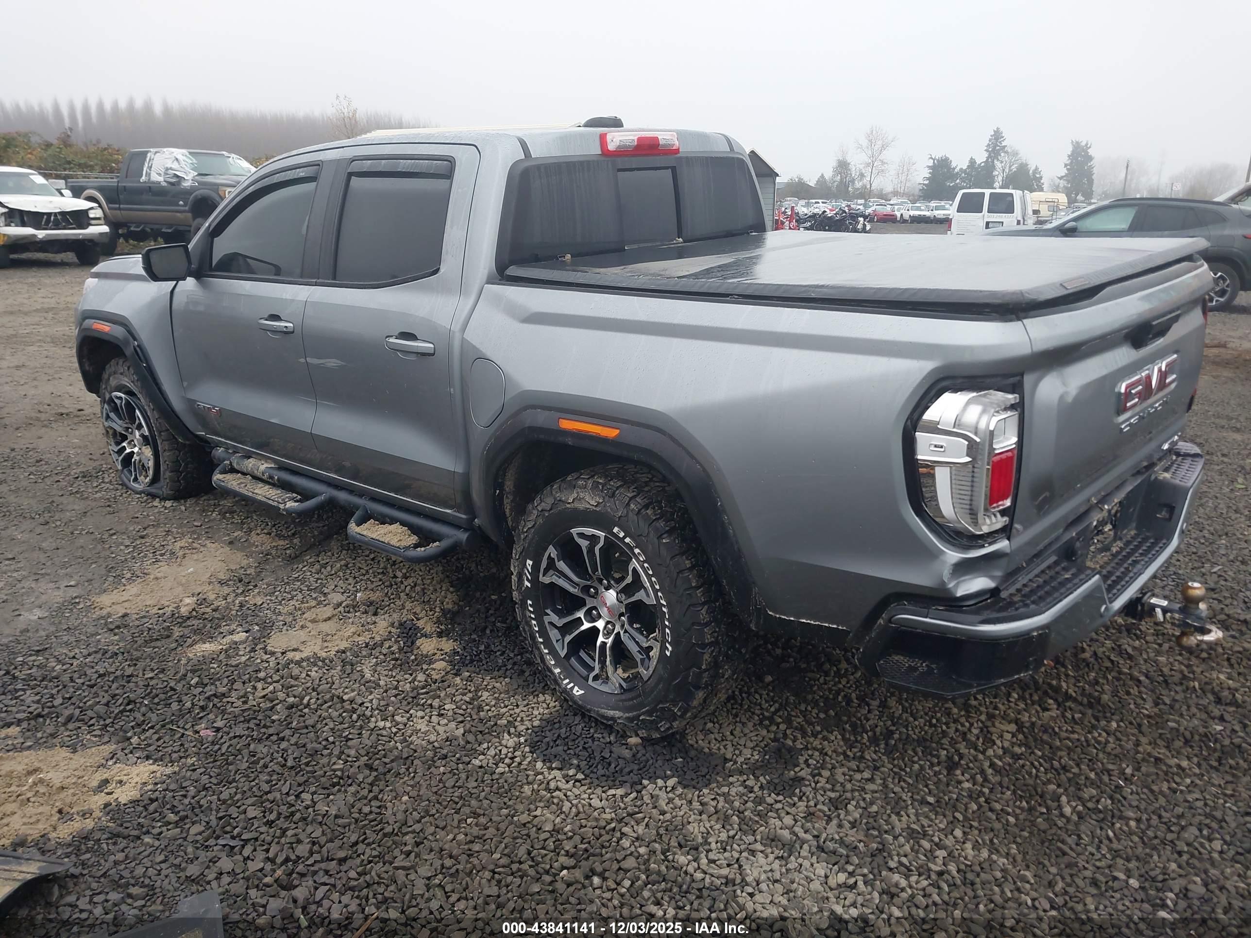 GMC CANYON image 3