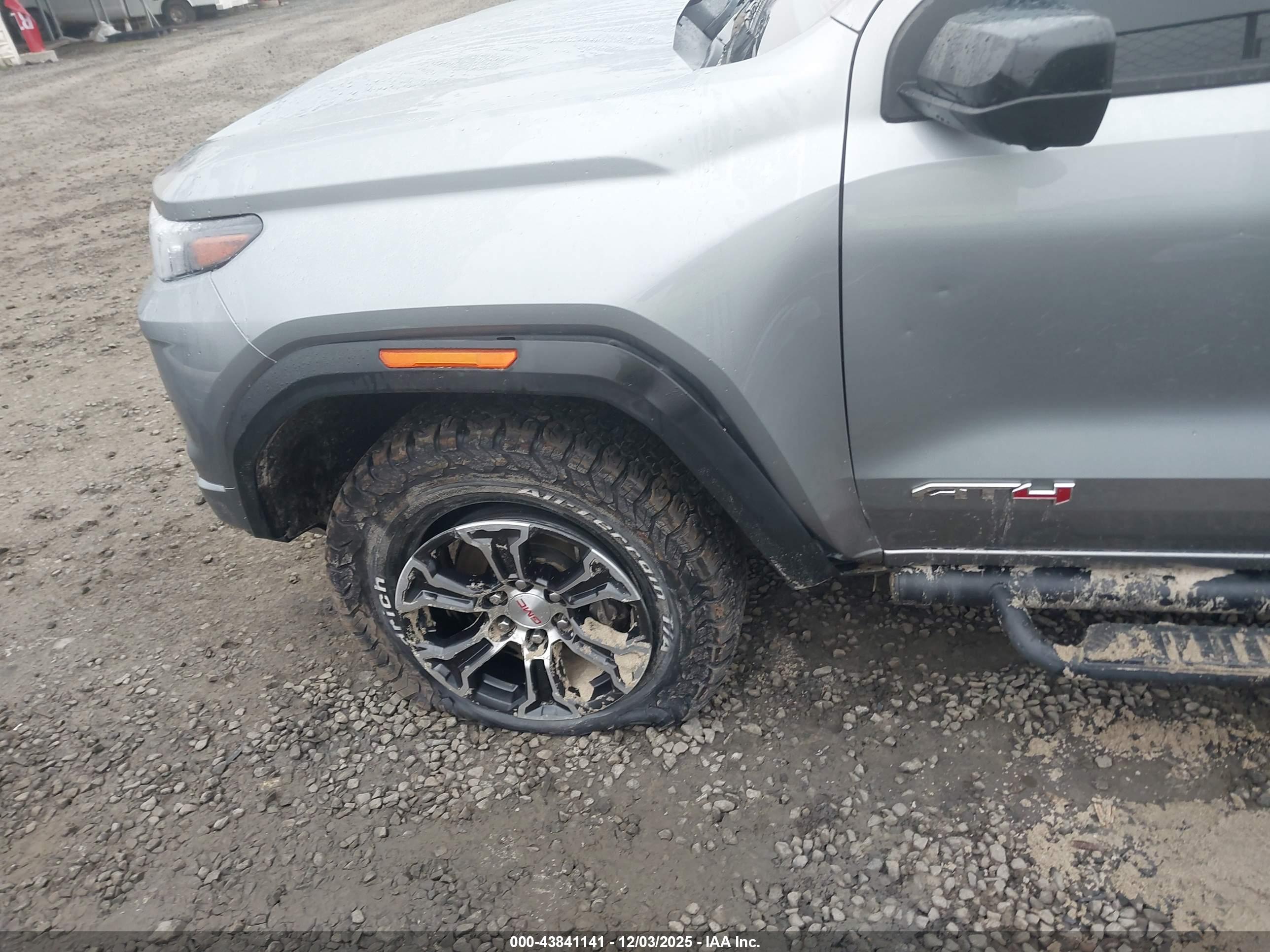 GMC CANYON image 6