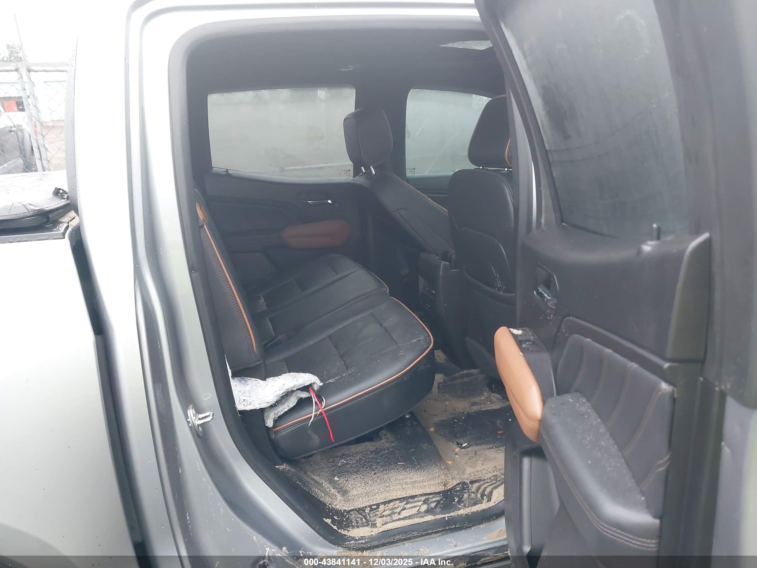 GMC CANYON image 8