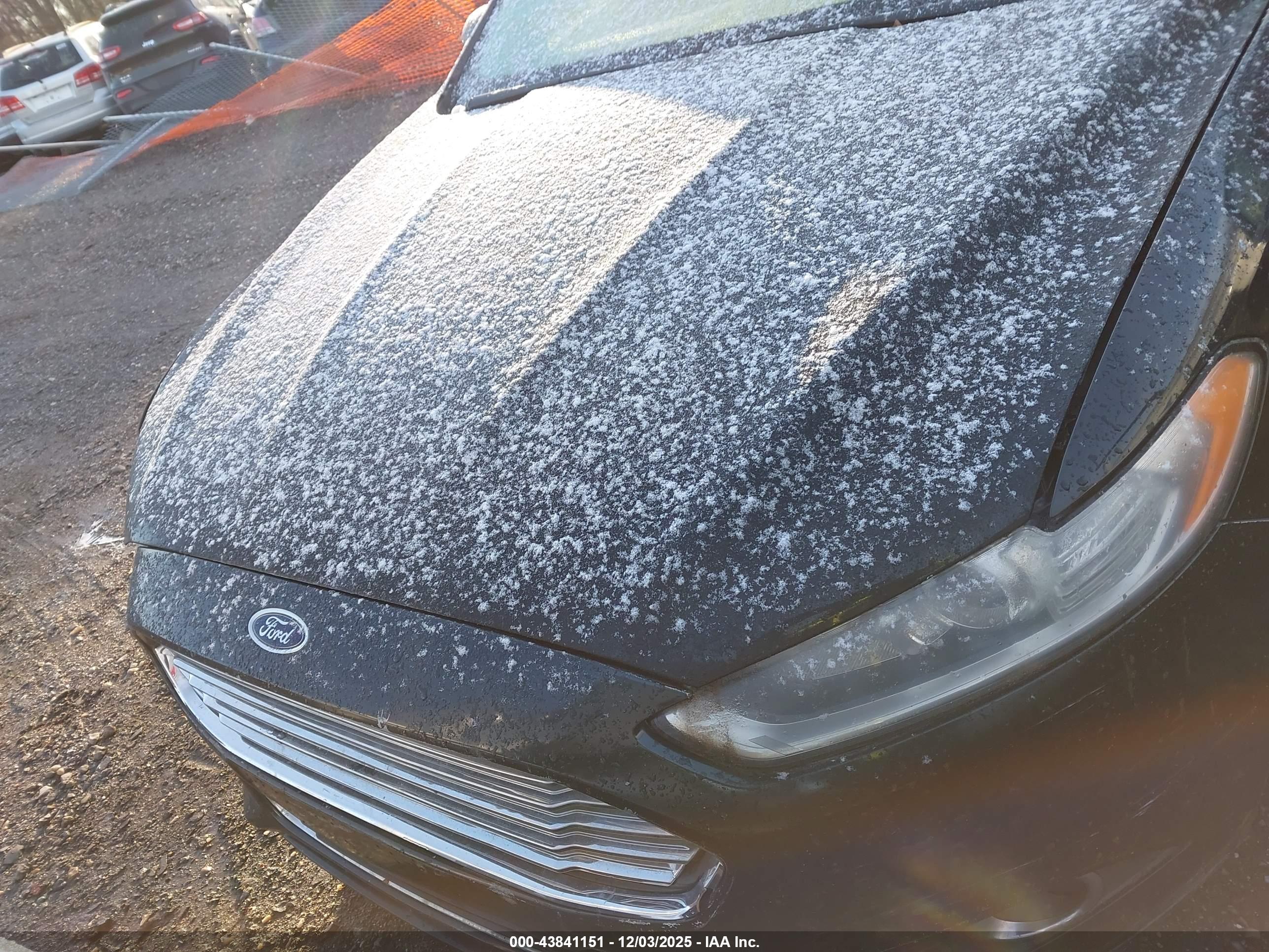 FORD FUSION image 10