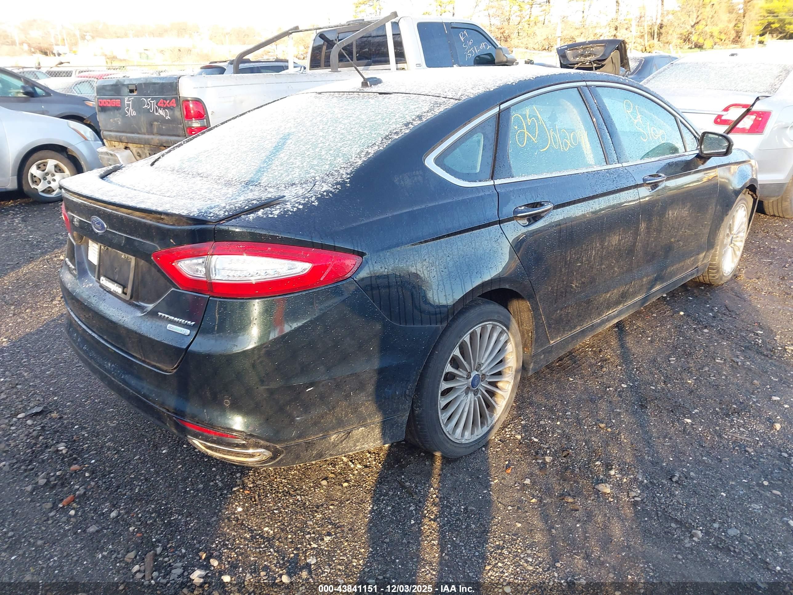 FORD FUSION image 4