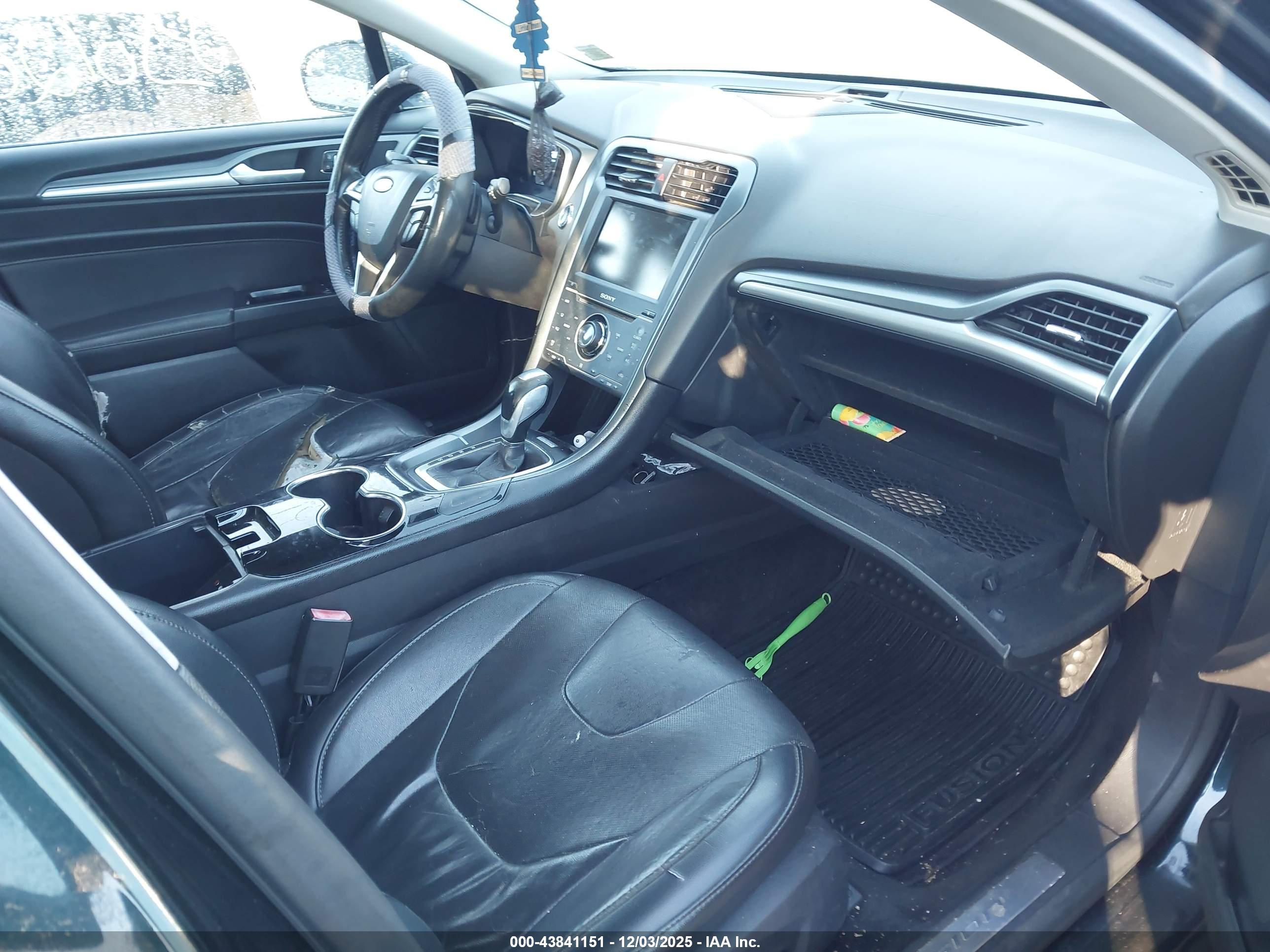 FORD FUSION image 5