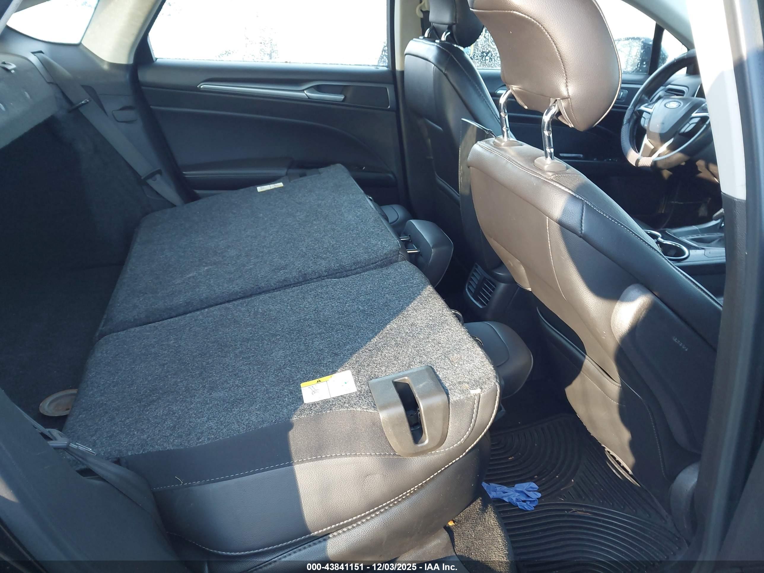 FORD FUSION image 8