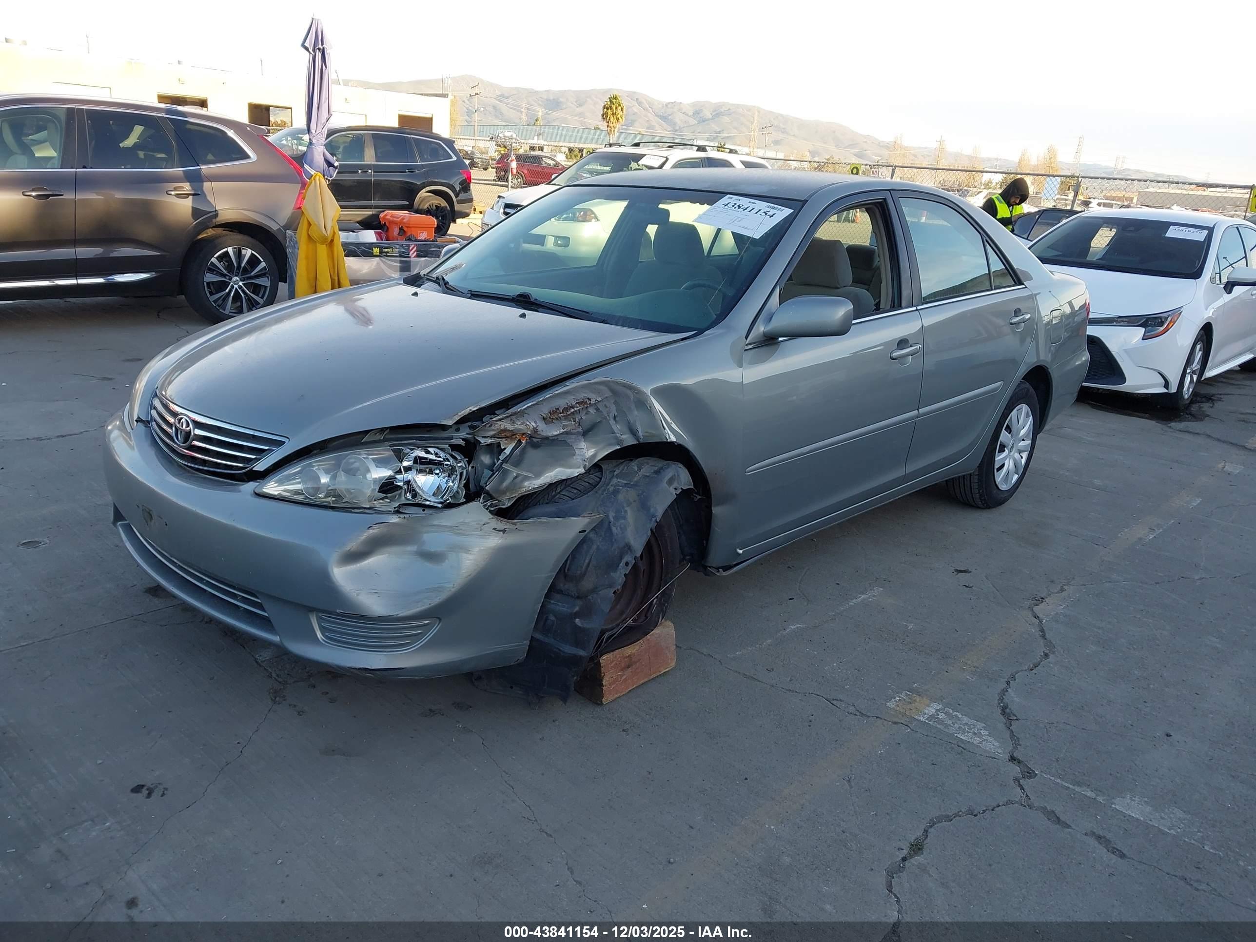 TOYOTA CAMRY image 2