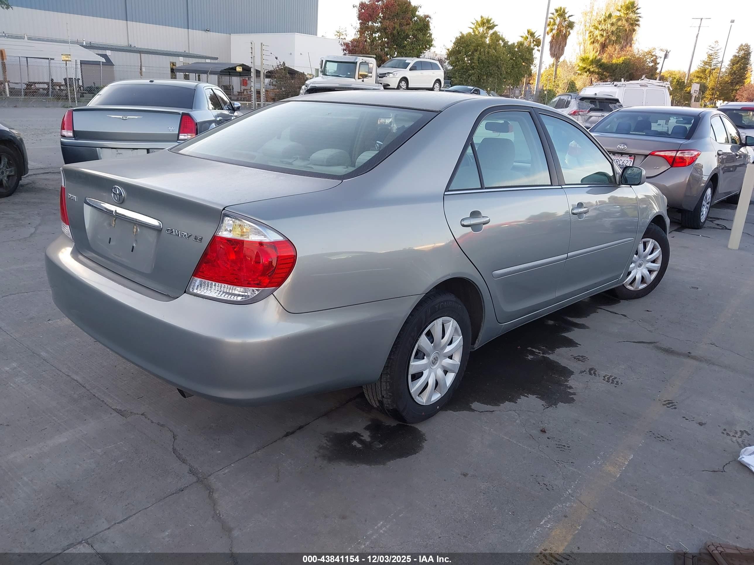 TOYOTA CAMRY image 4