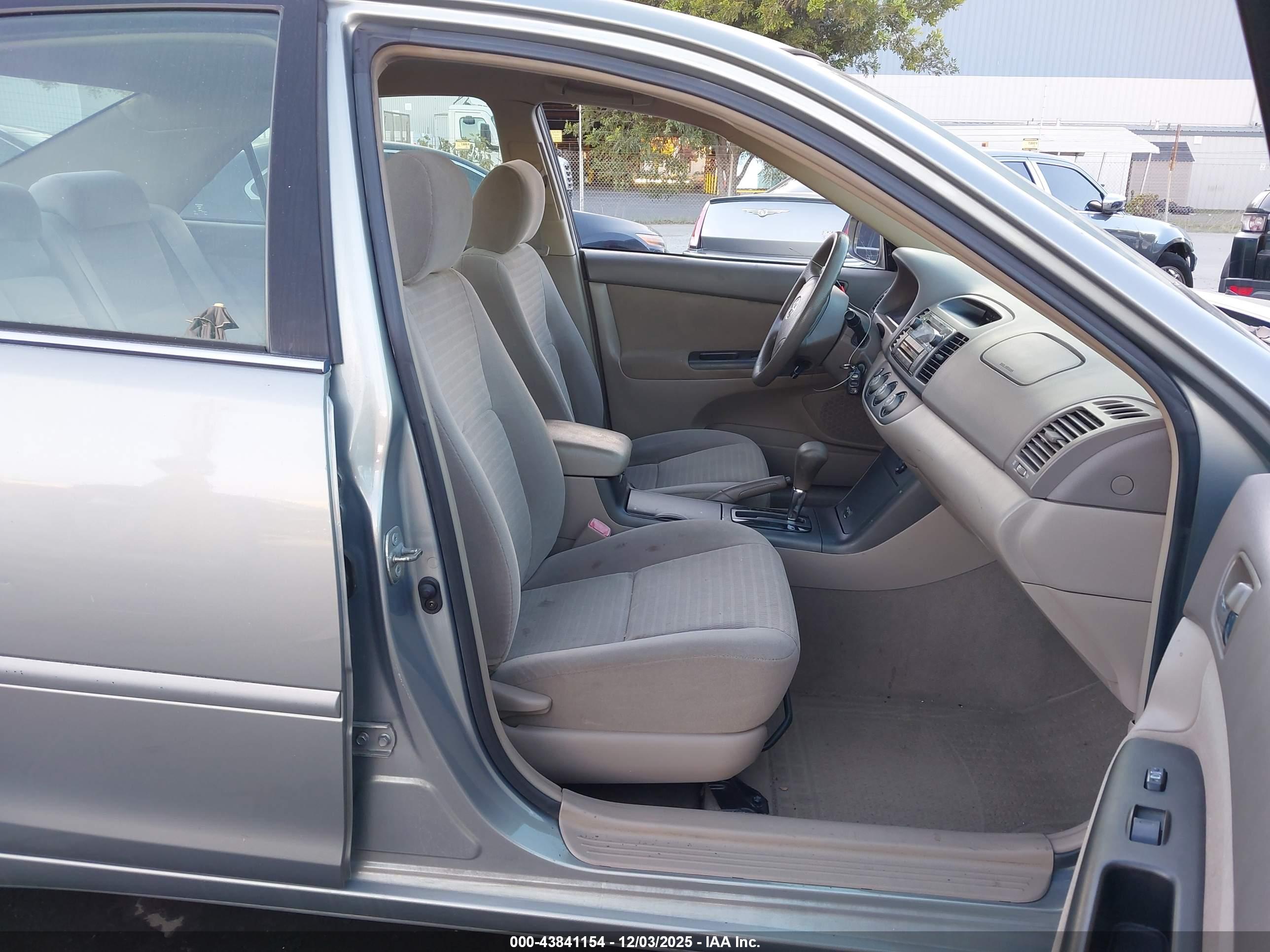 TOYOTA CAMRY image 5