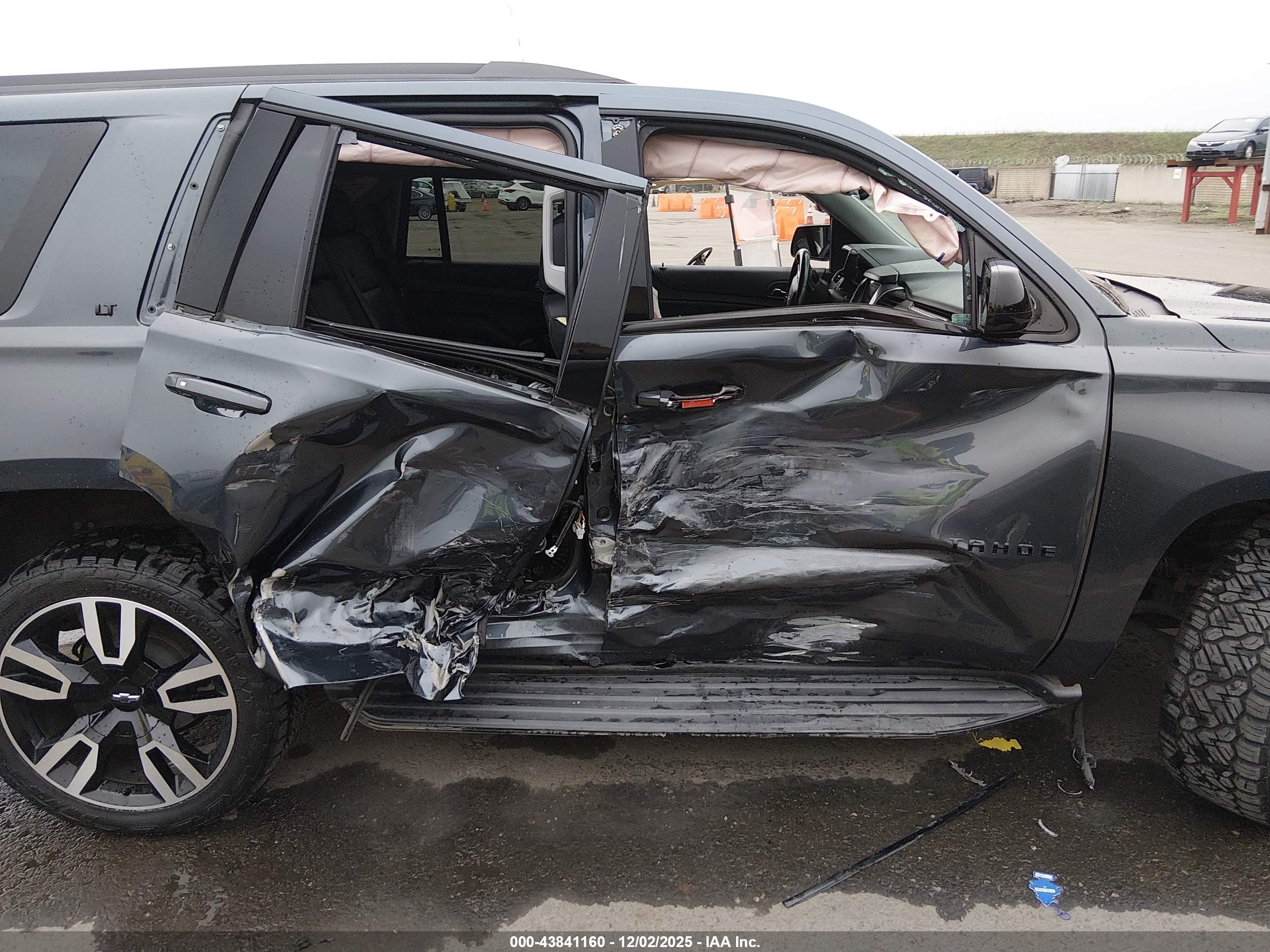 CHEVROLET TAHOE image 6