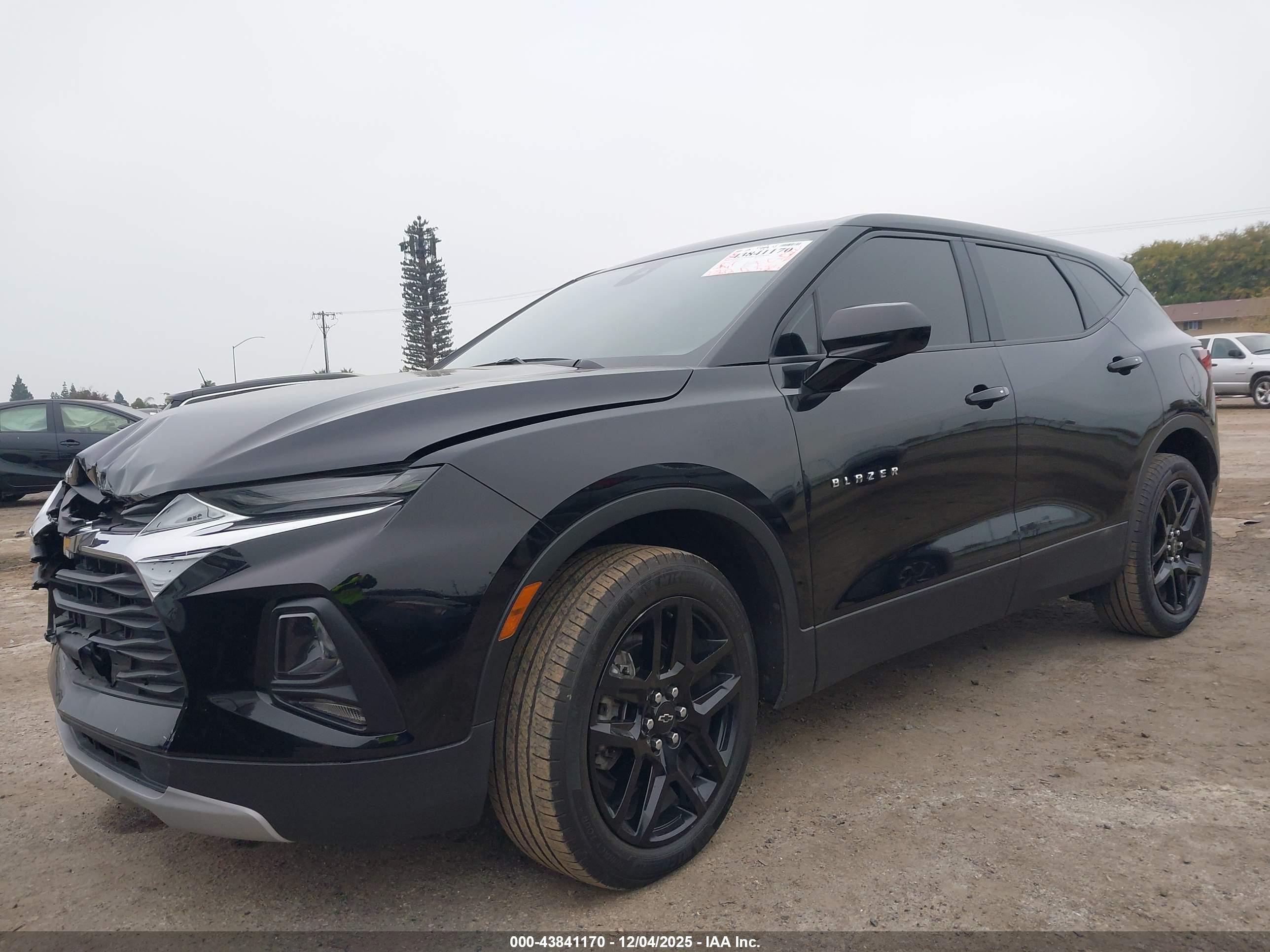 CHEVROLET BLAZER image 2