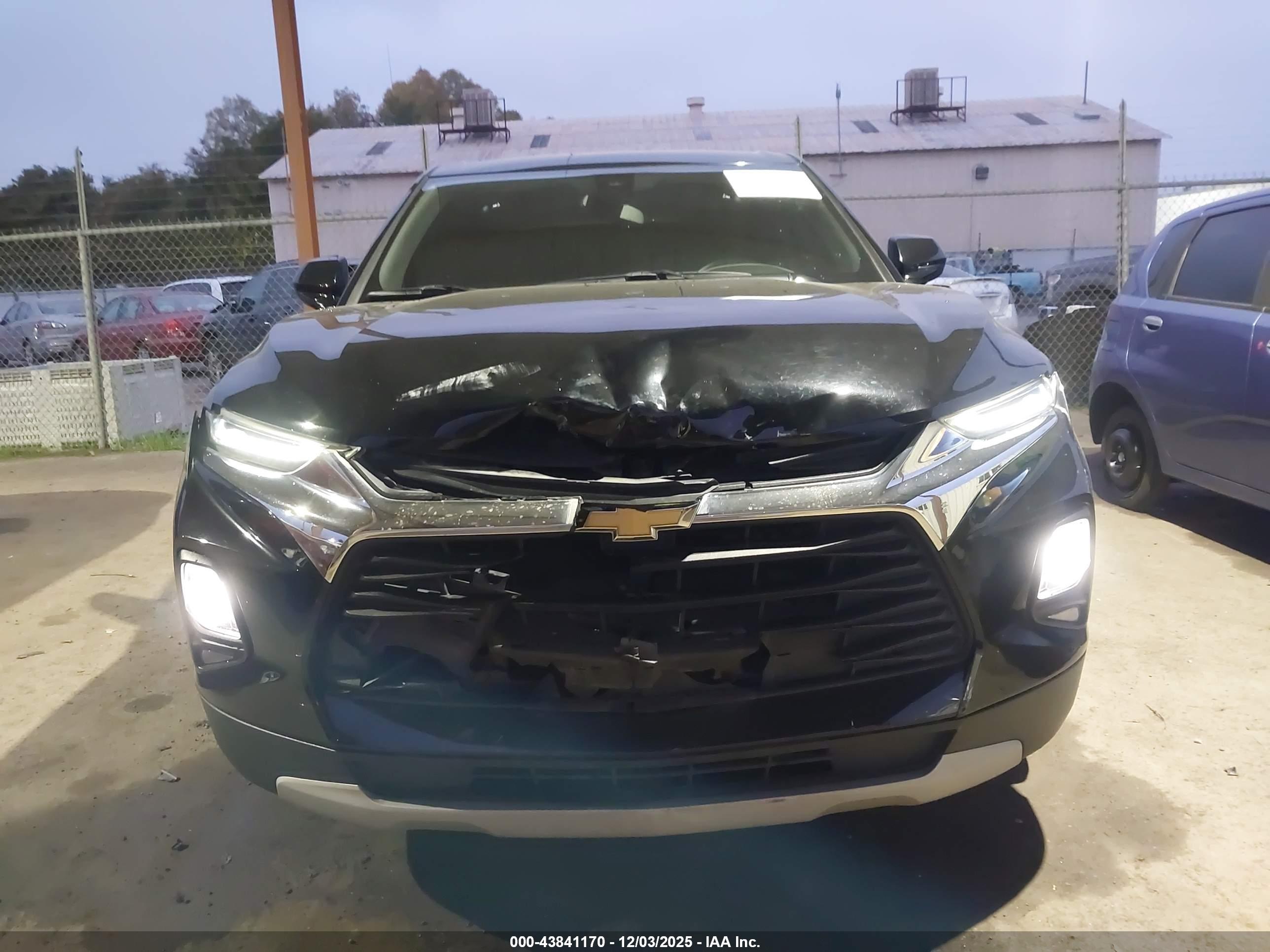 CHEVROLET BLAZER image 6
