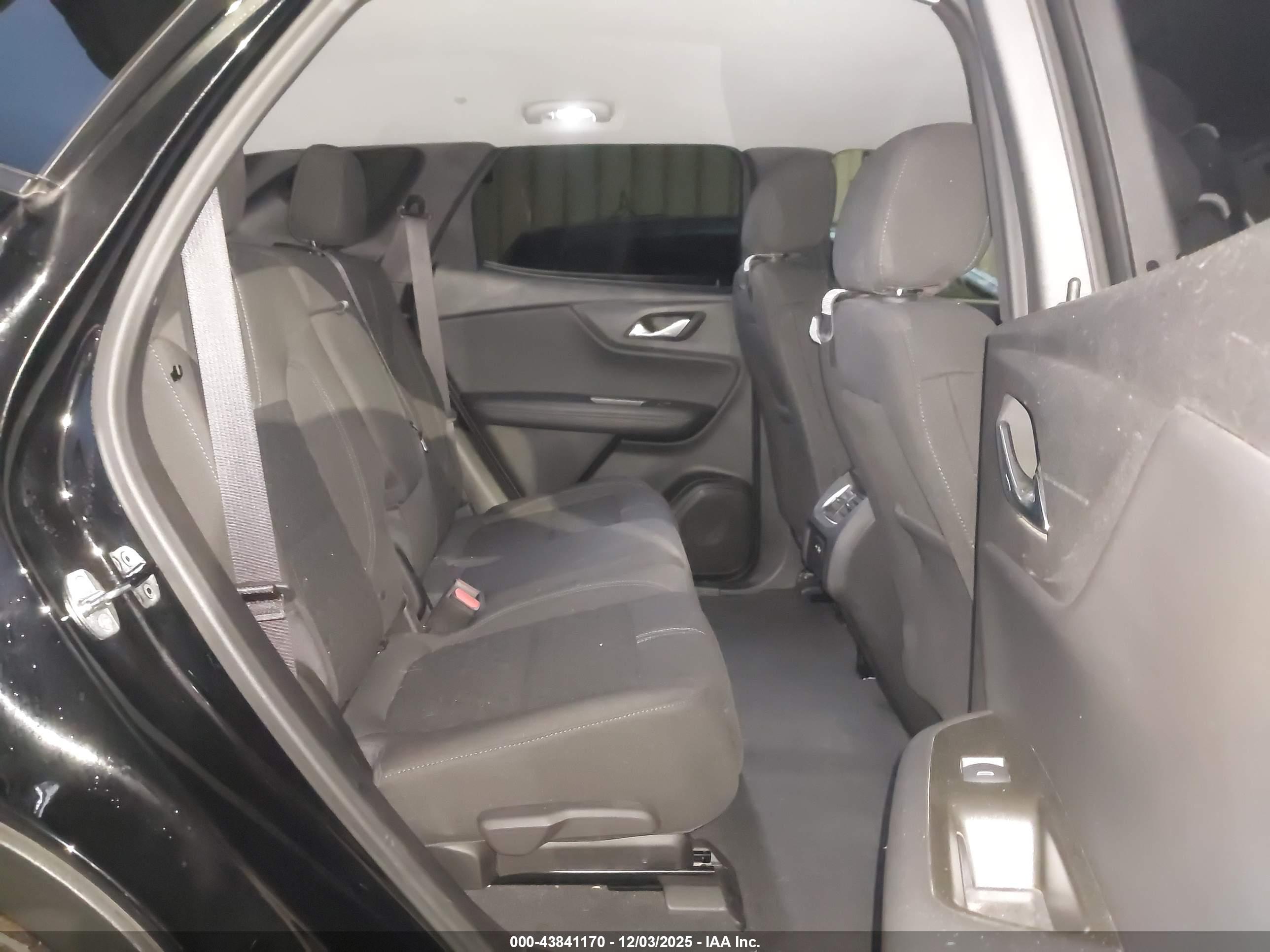 CHEVROLET BLAZER image 8