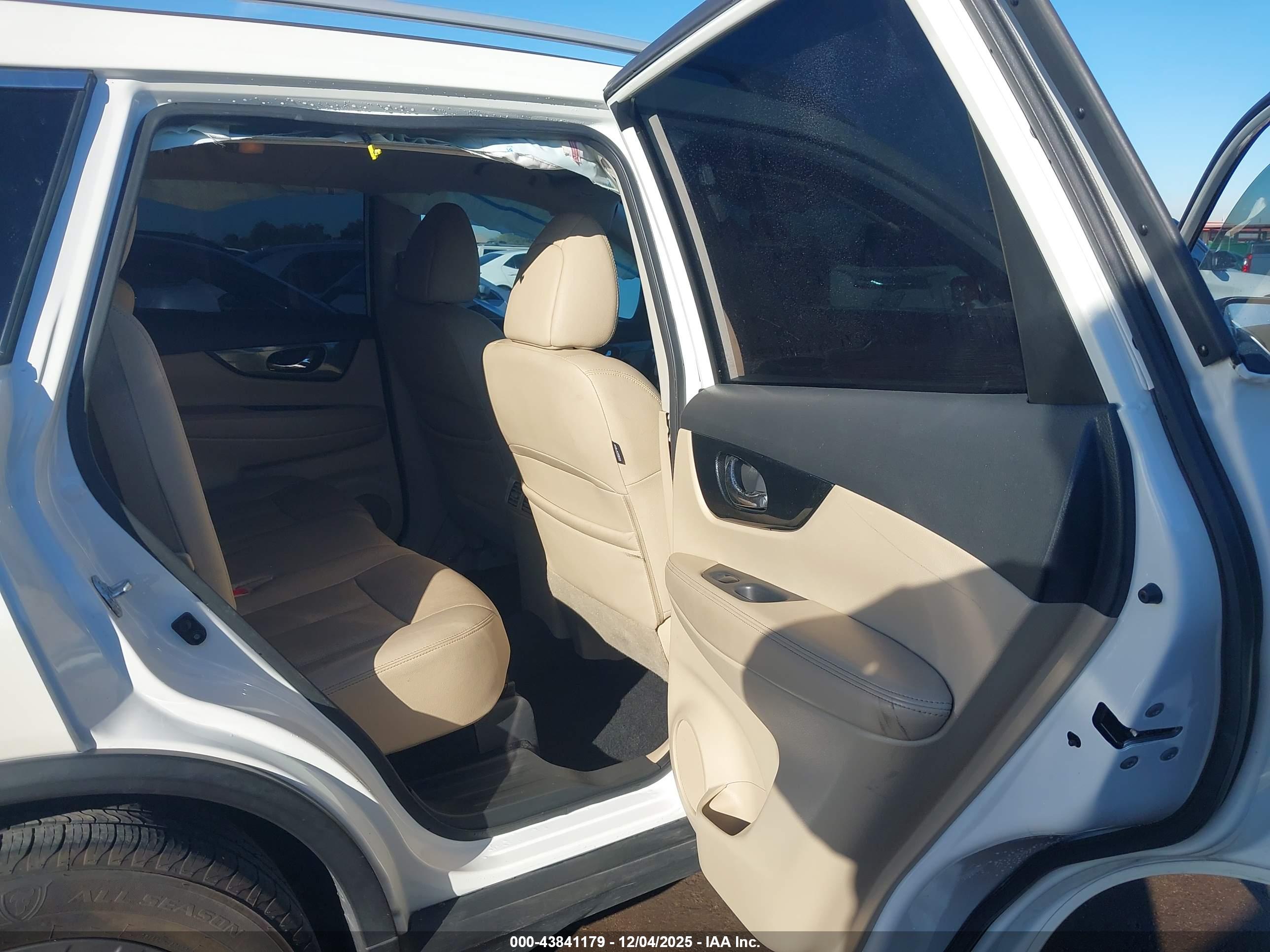NISSAN ROGUE image 8