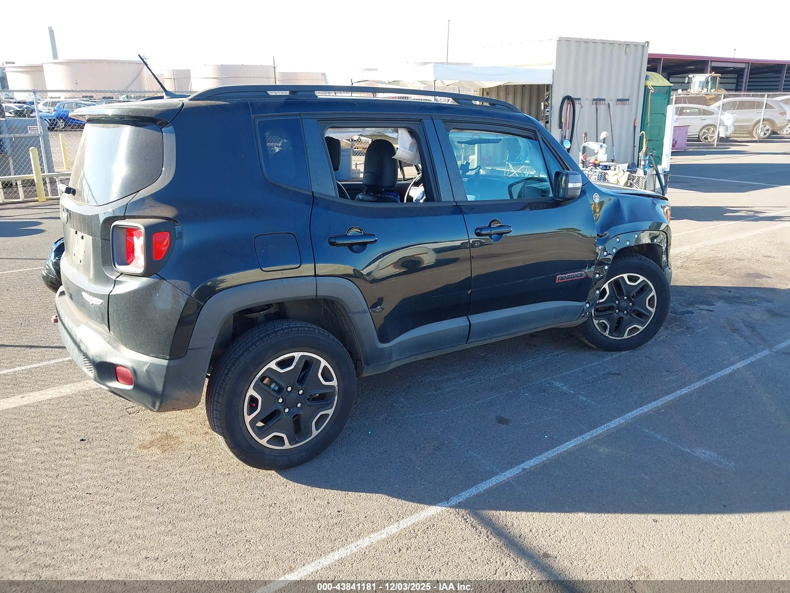 JEEP RENEGADE image 4