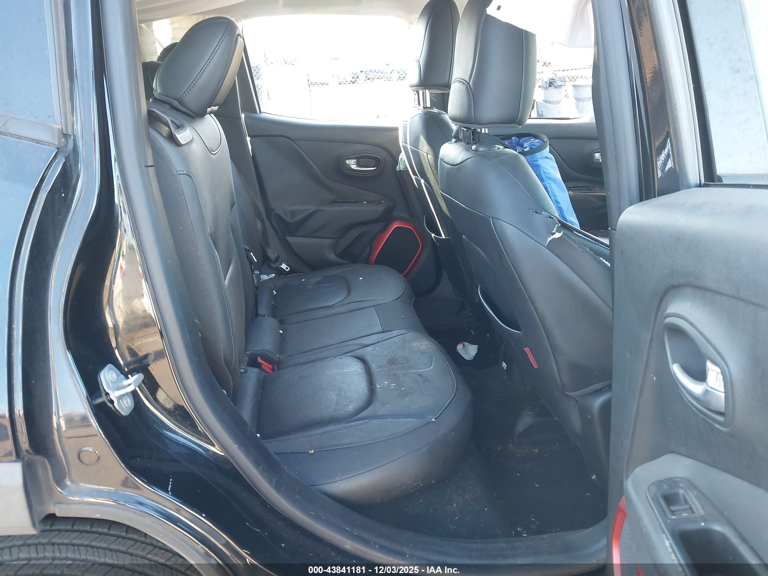 JEEP RENEGADE image 8