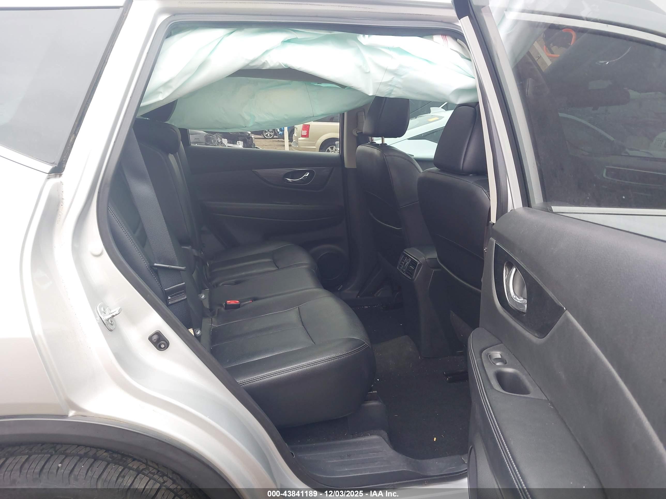 NISSAN ROGUE image 8