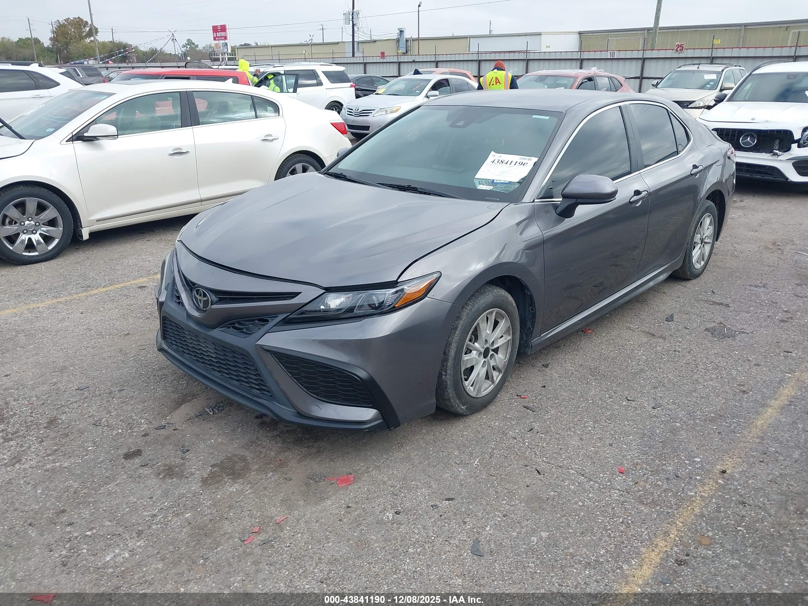 TOYOTA CAMRY image 2