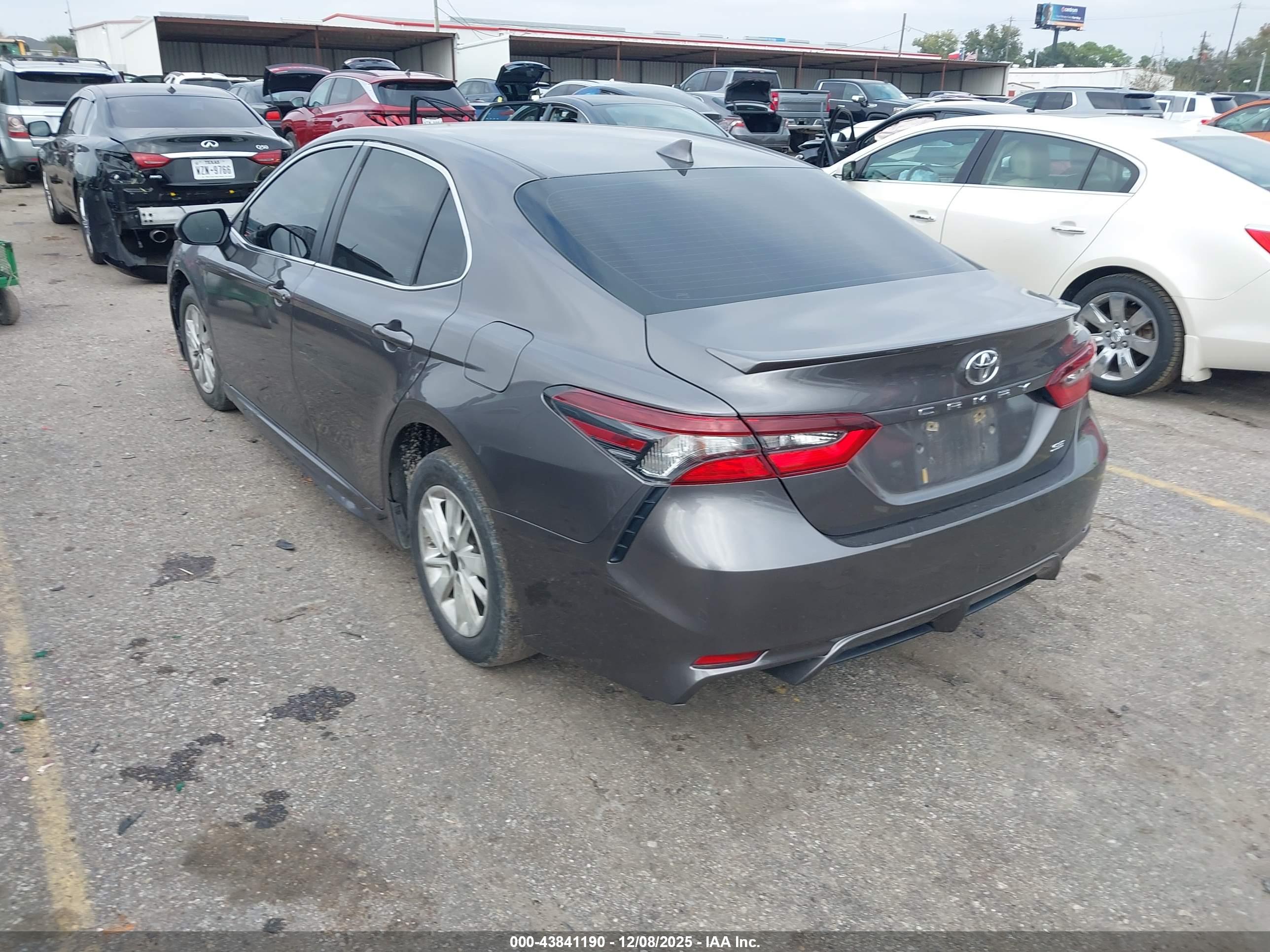 TOYOTA CAMRY image 3
