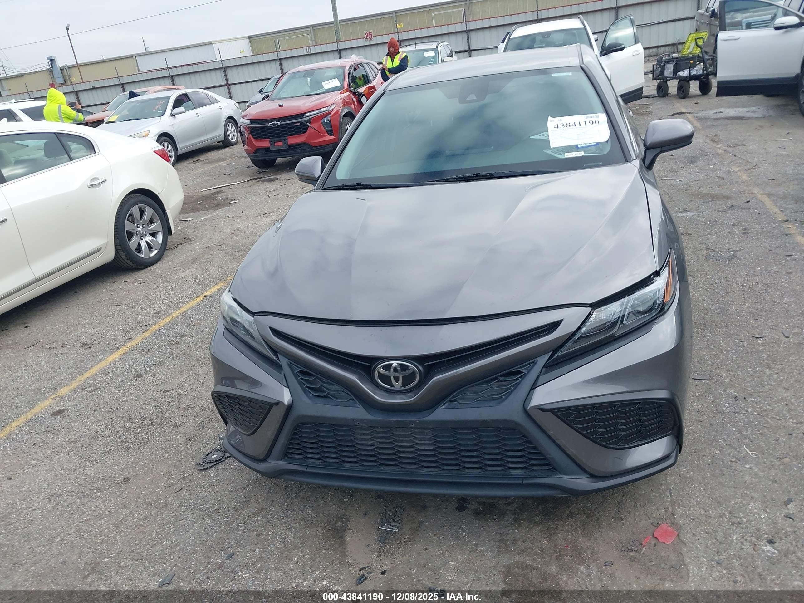 TOYOTA CAMRY image 6