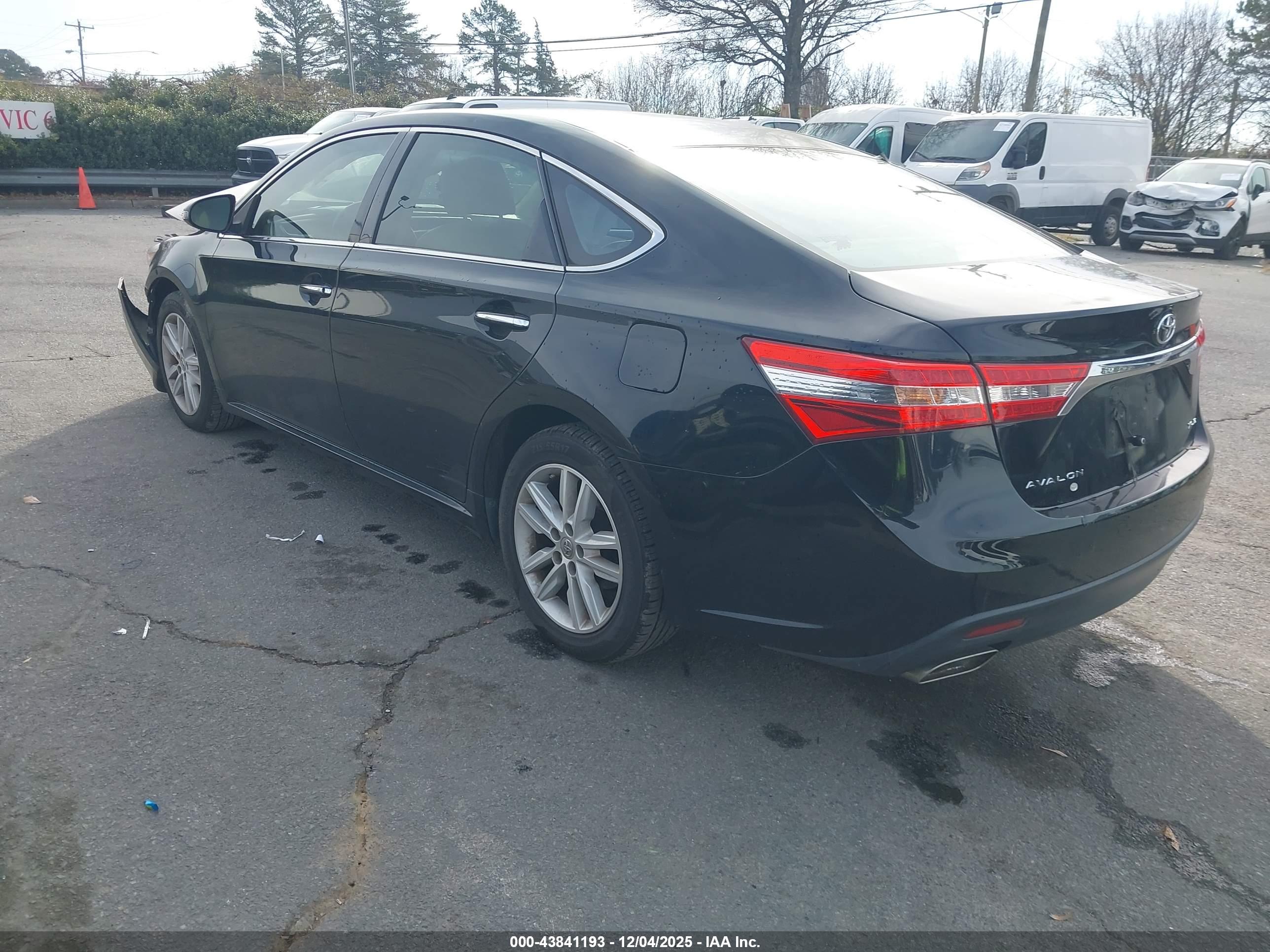 TOYOTA AVALON image 3