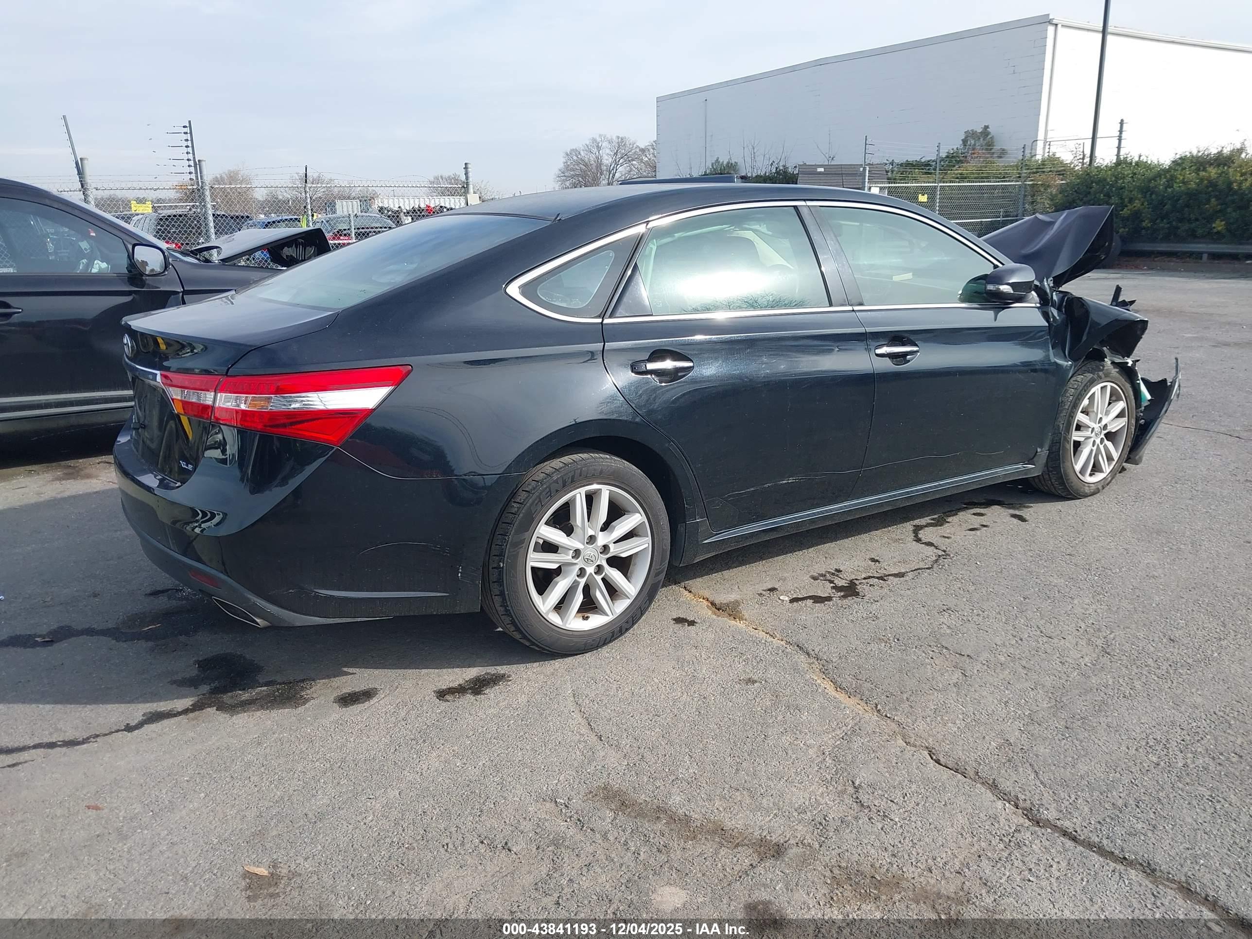 TOYOTA AVALON image 4