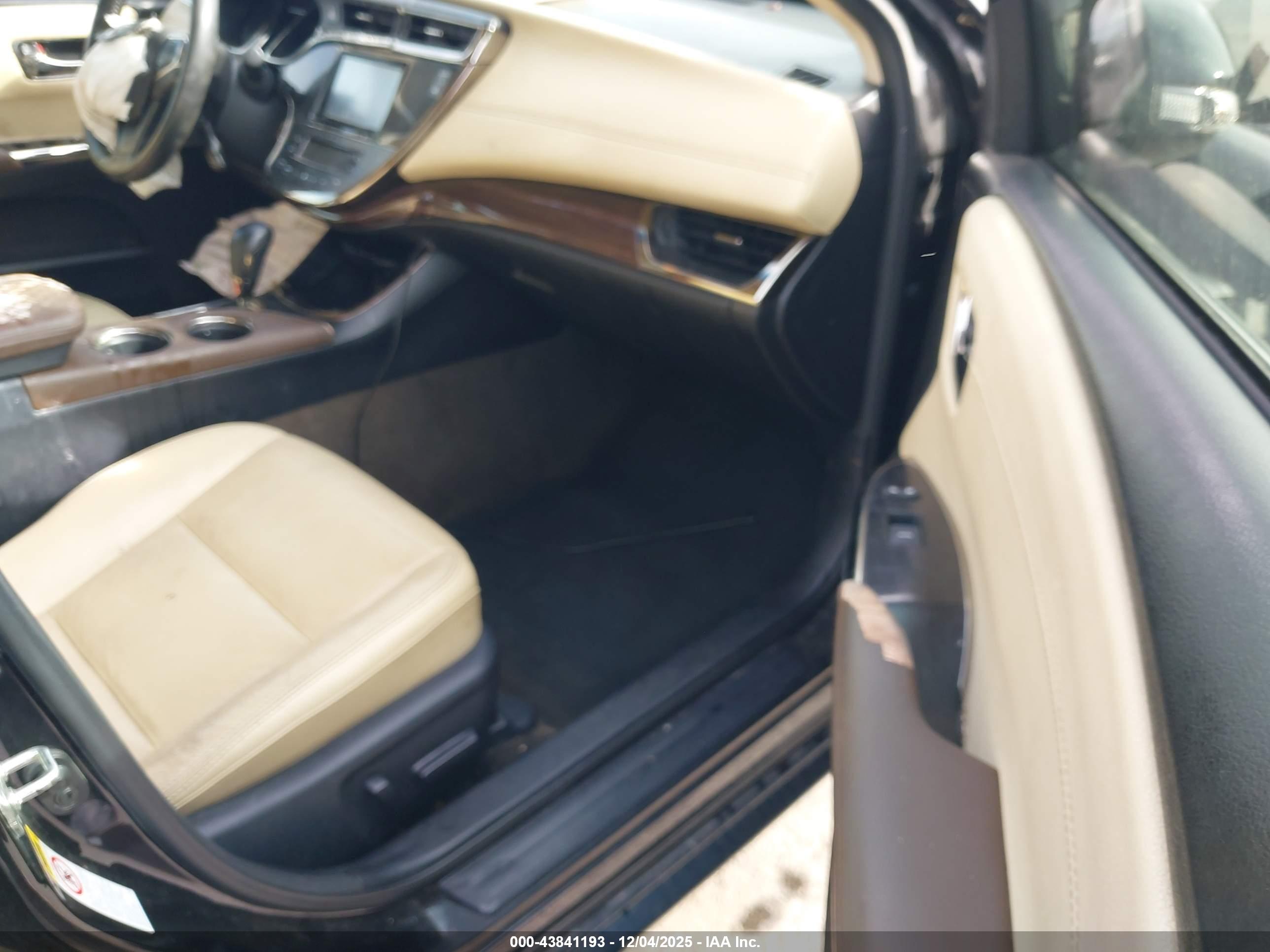 TOYOTA AVALON image 5