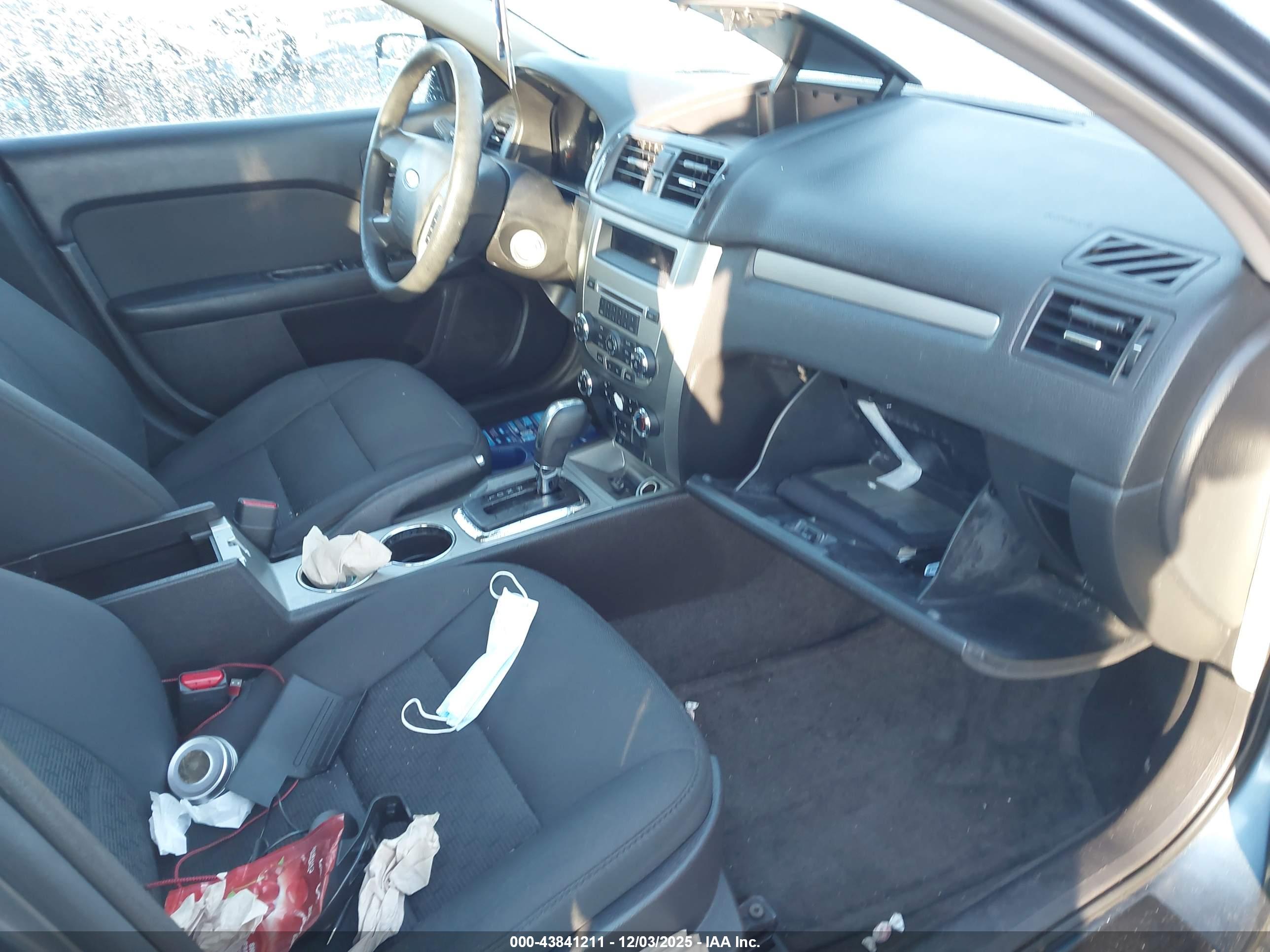 FORD FUSION image 5