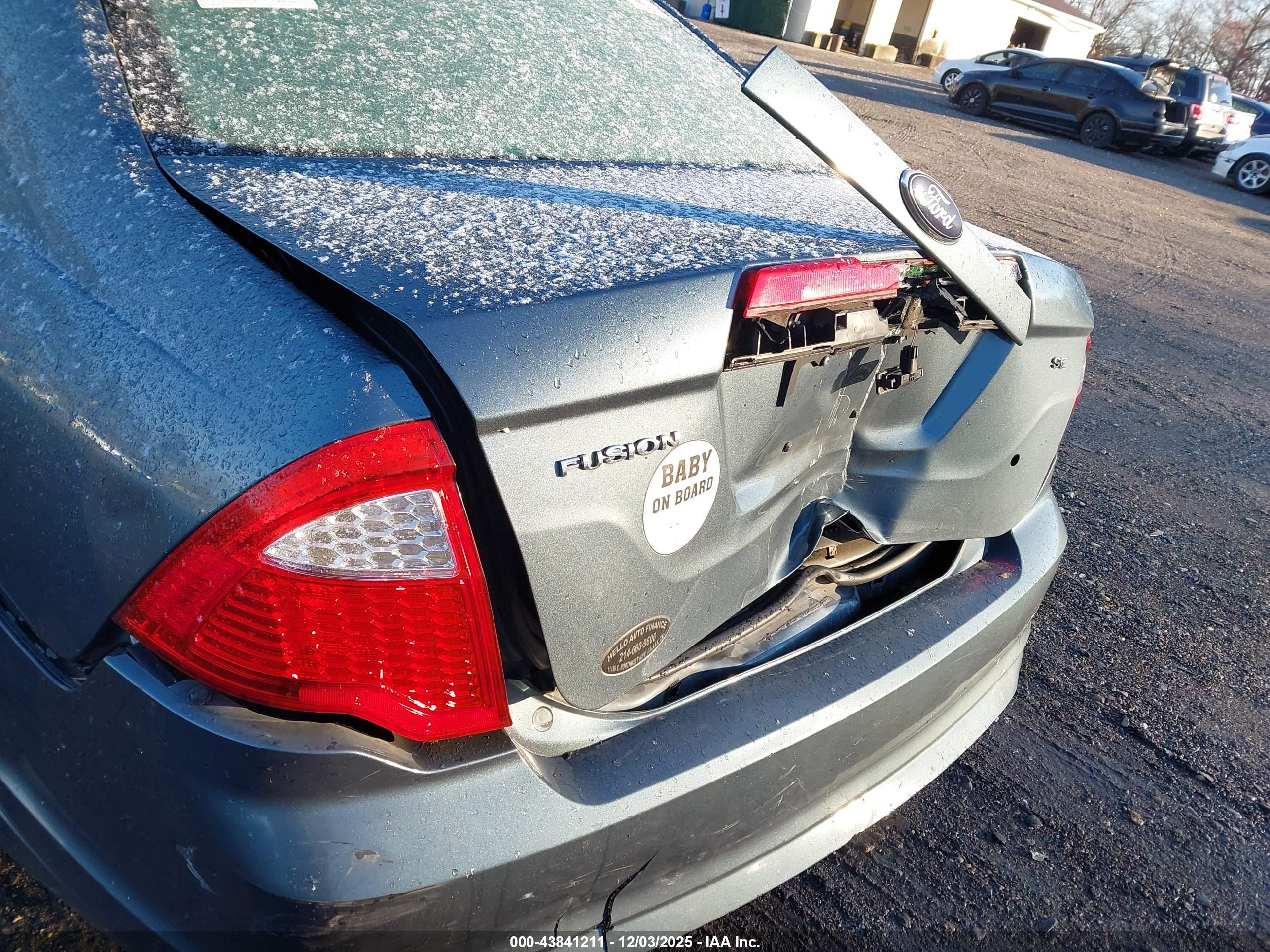 FORD FUSION image 6