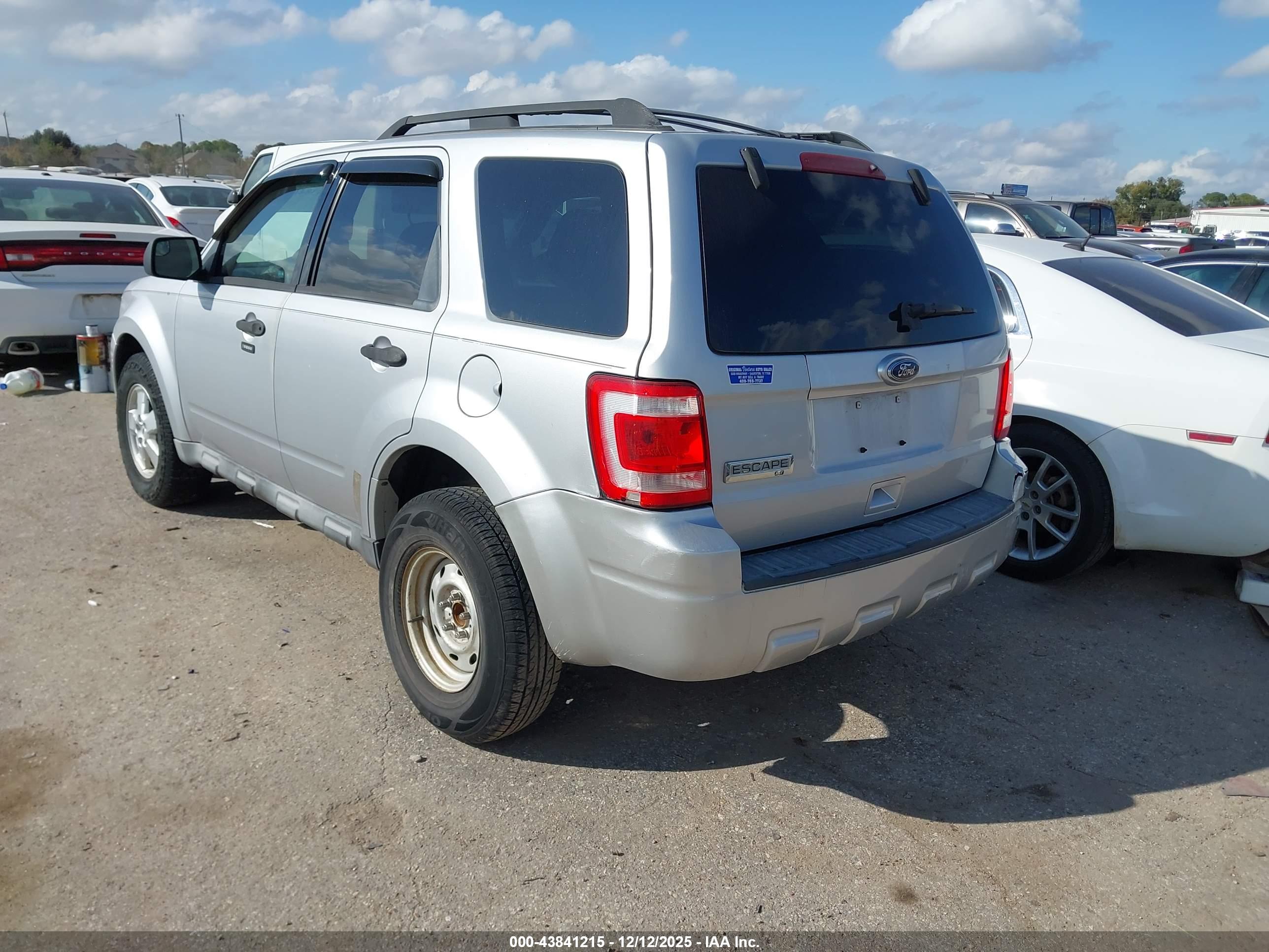 FORD ESCAPE image 3