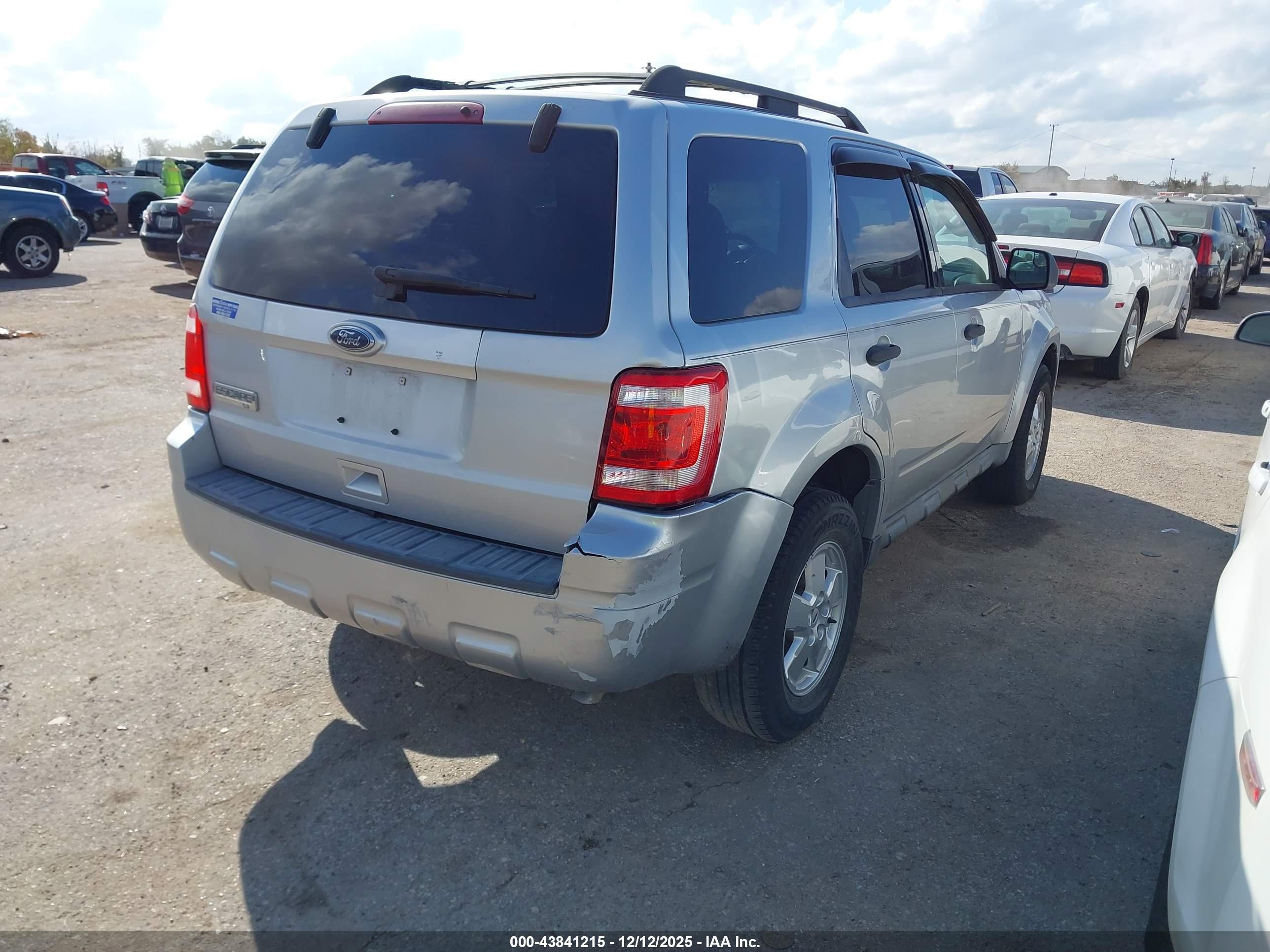FORD ESCAPE image 4