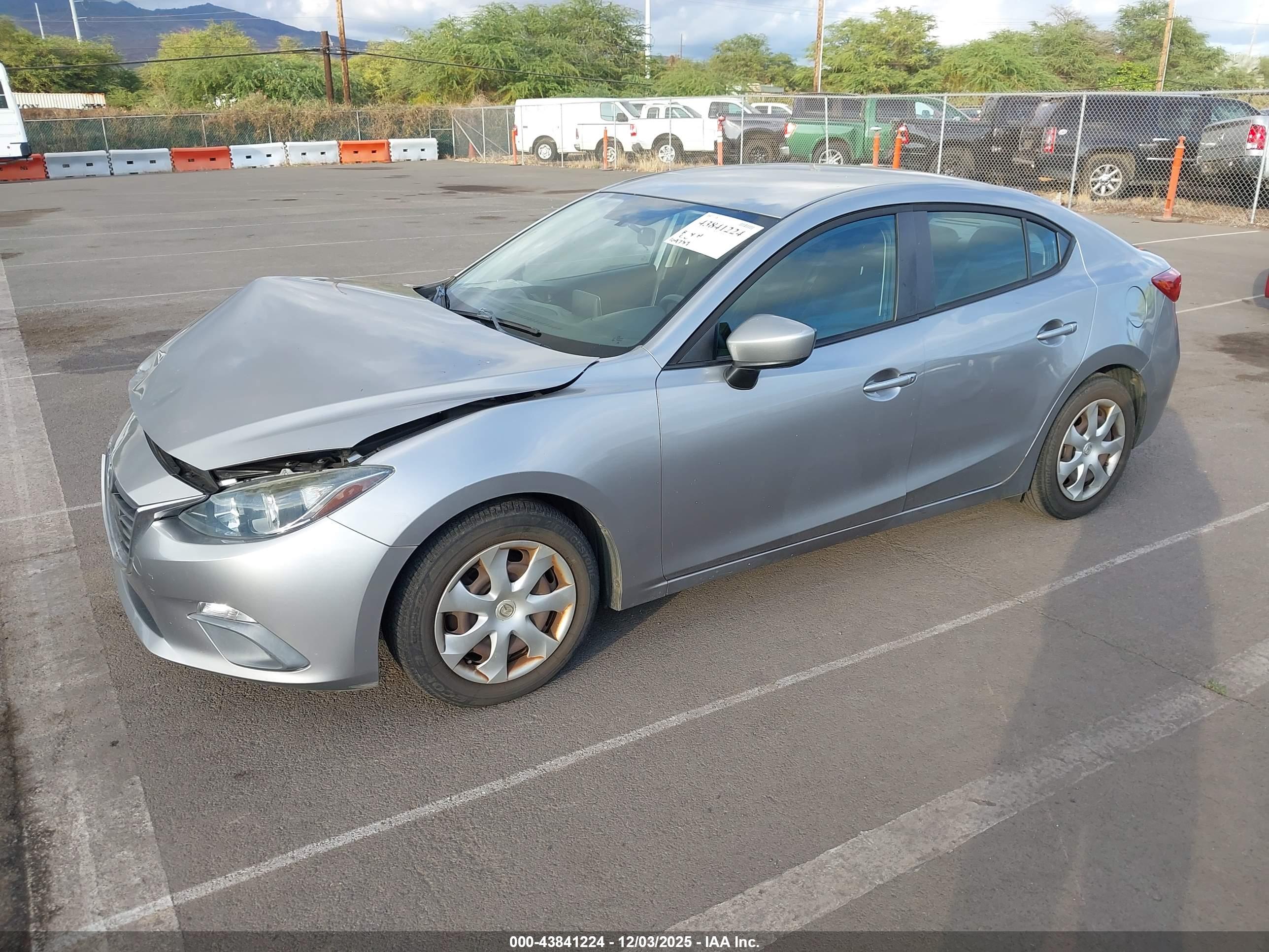 MAZDA MAZDA3 image 2