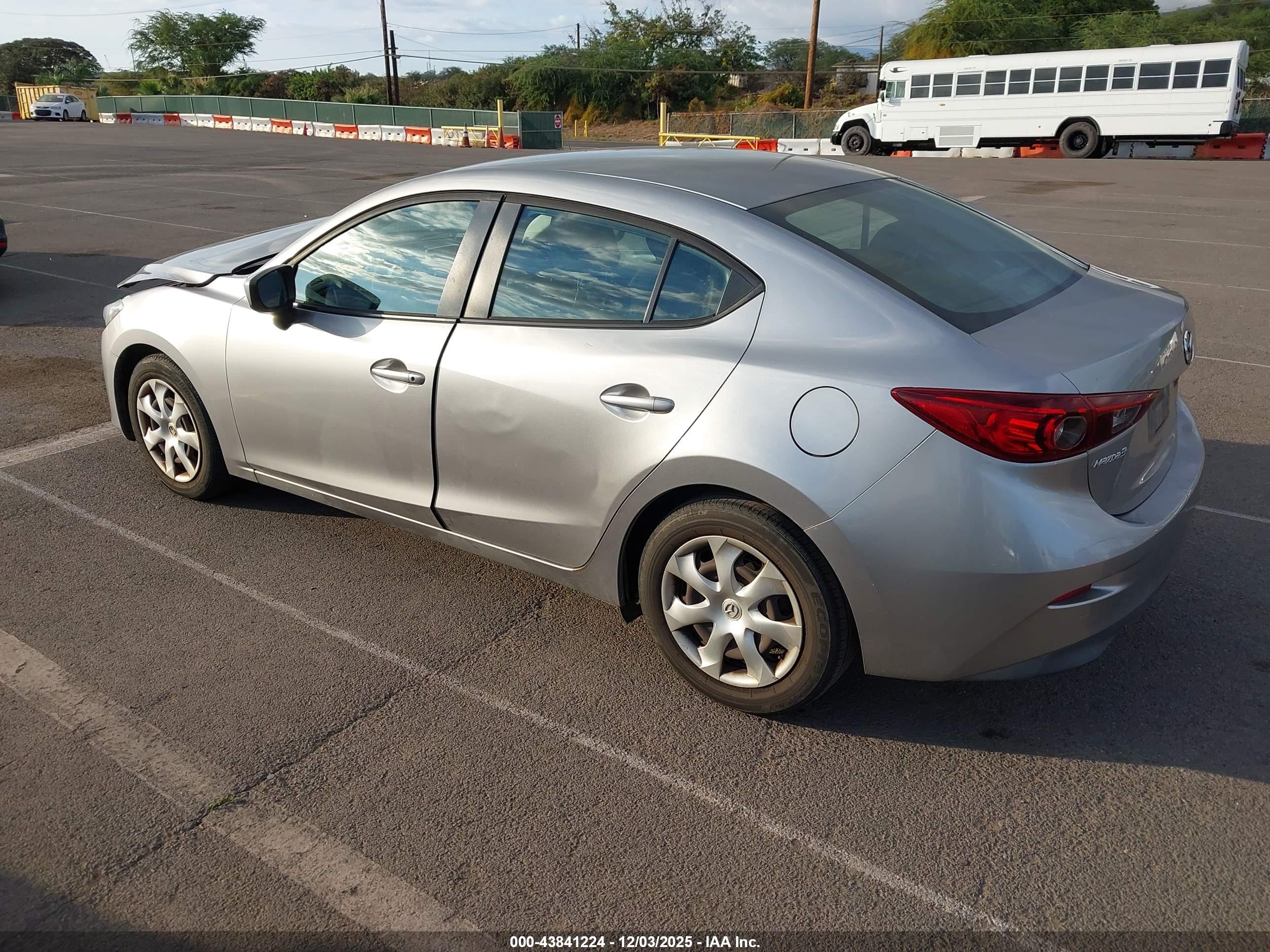 MAZDA MAZDA3 image 3