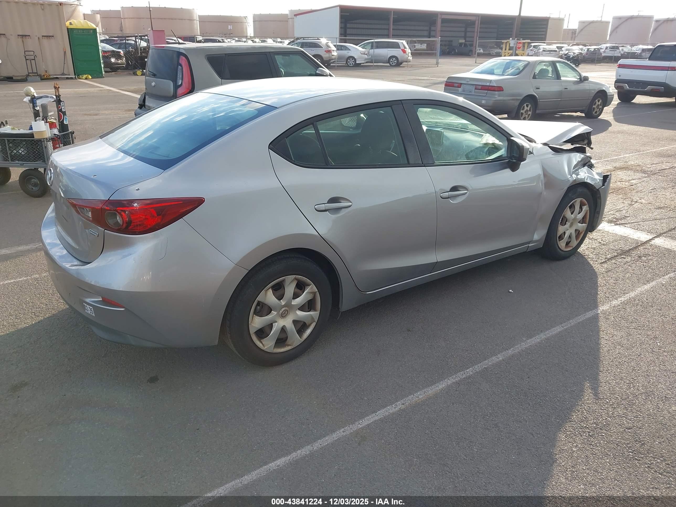 MAZDA MAZDA3 image 4