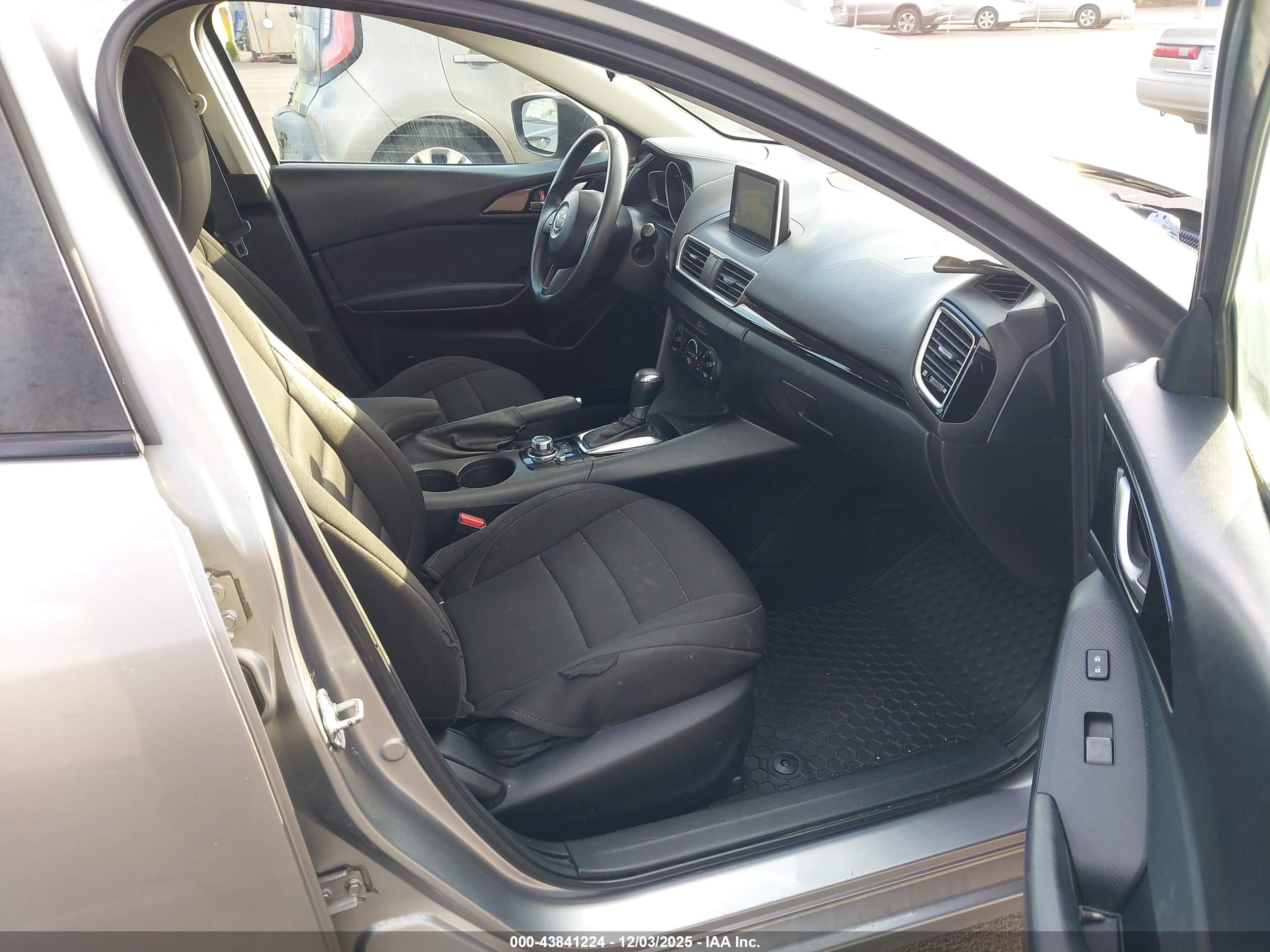 MAZDA MAZDA3 image 5
